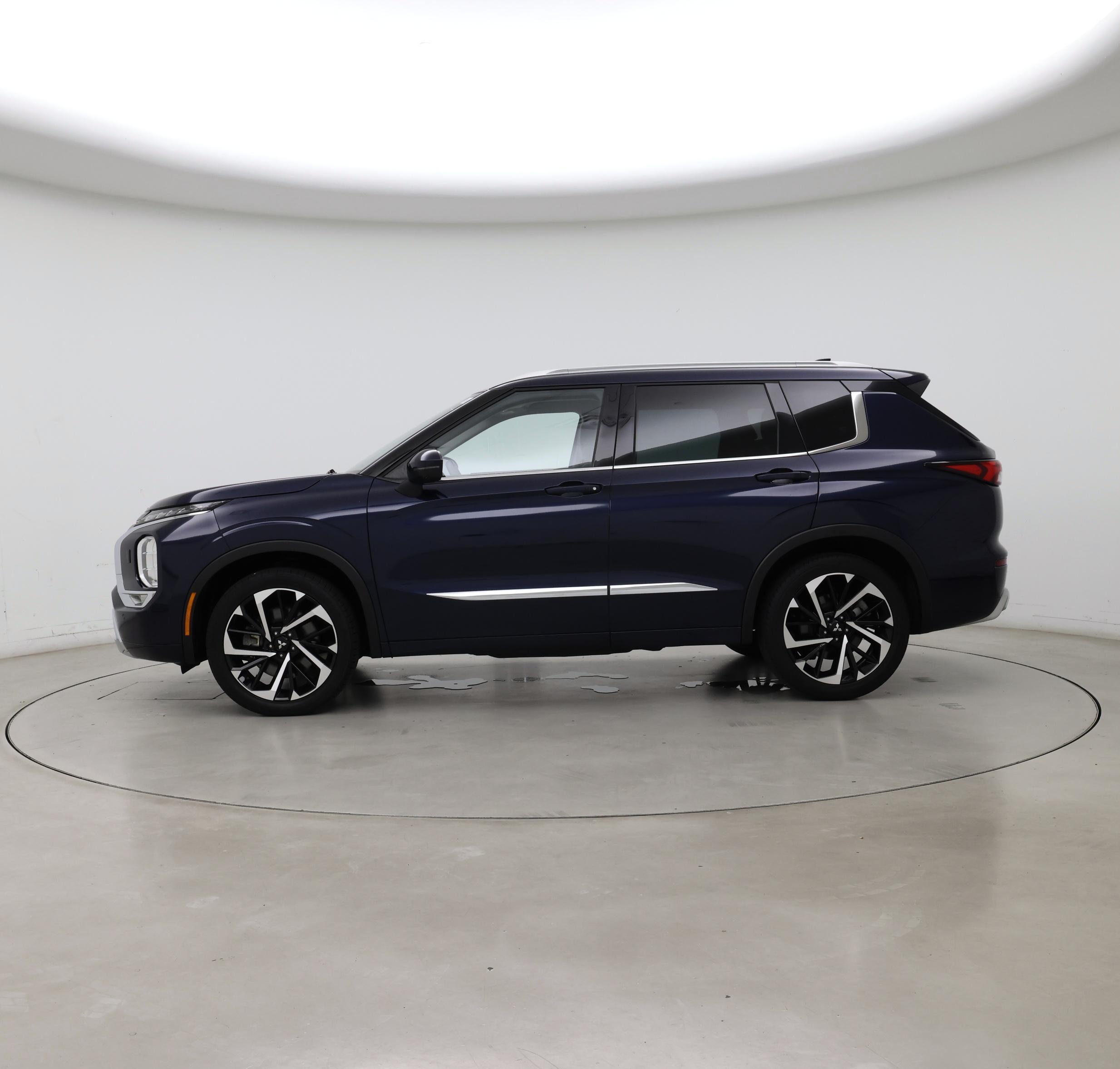 Thumbnail: 2022 Mitsubishi Outlander - 3