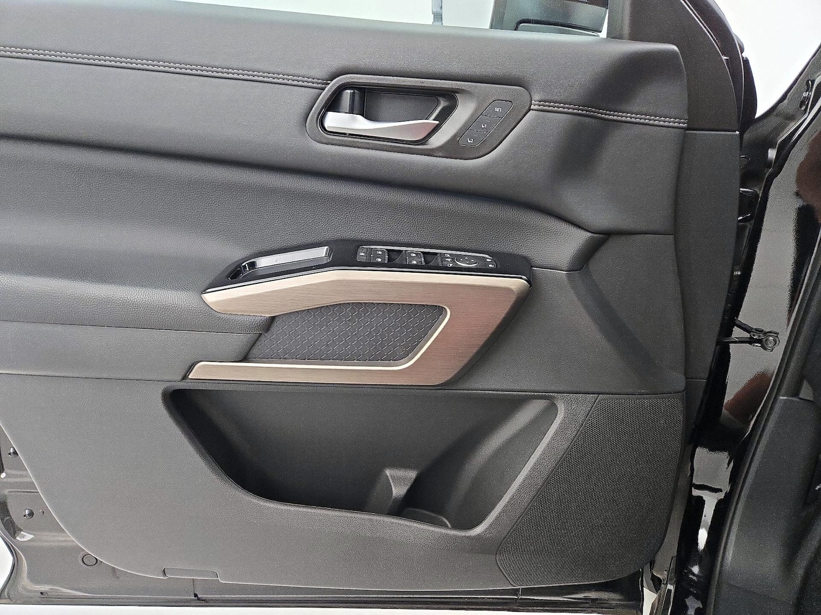 2025 Nissan Pathfinder Platinum - Photo 13