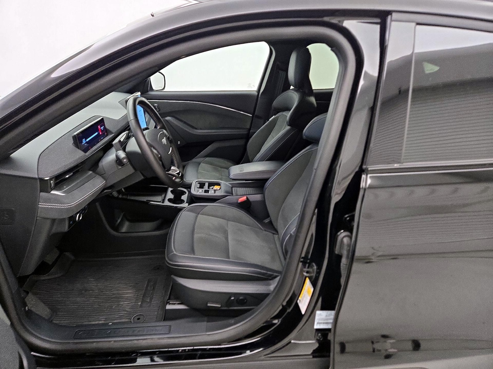2025 Ford Mustang Mach-E GT AWD - Photo 12