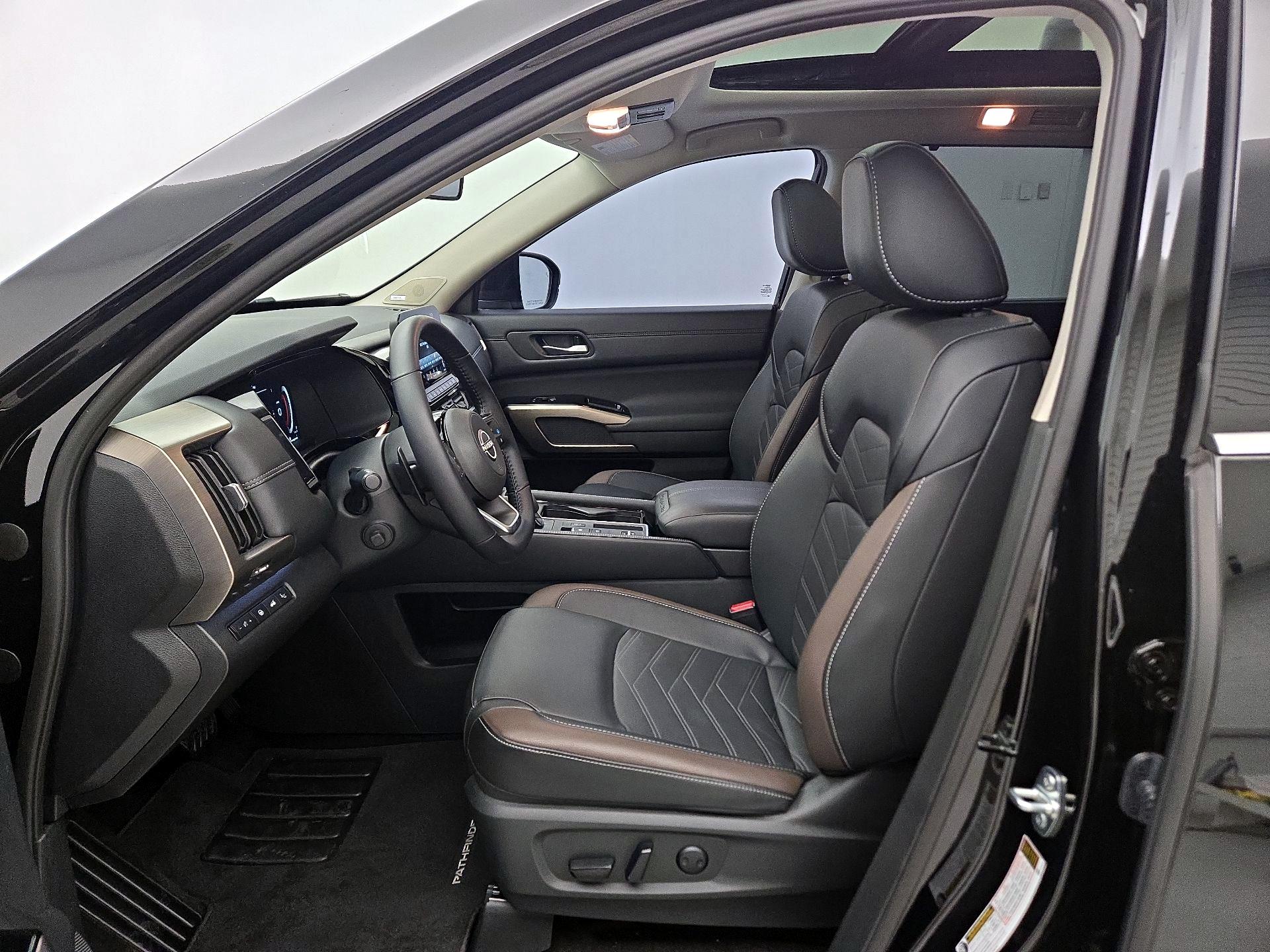 Thumbnail: 2025 Nissan Pathfinder - 11