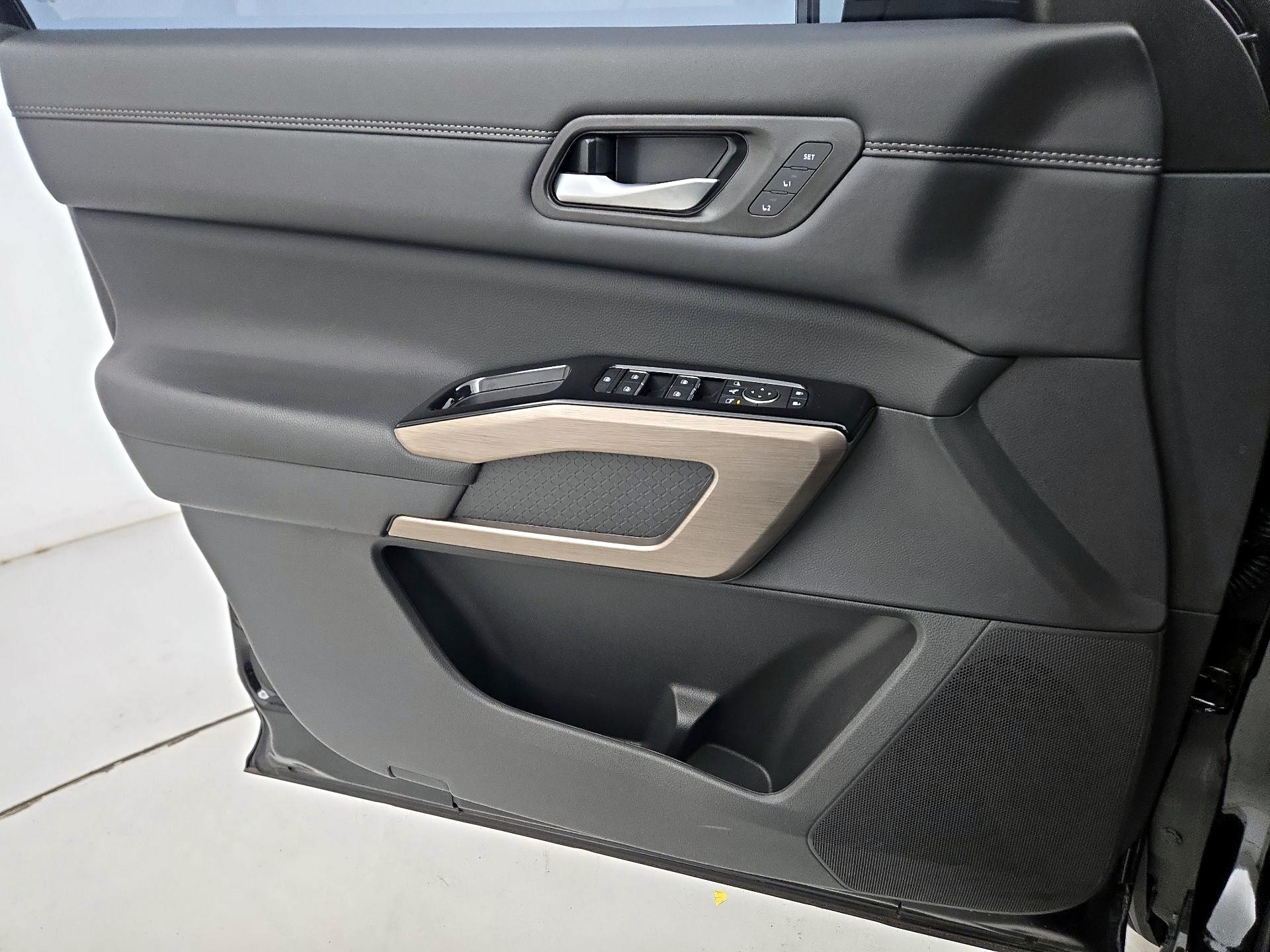 Thumbnail: 2025 Nissan Pathfinder - 12