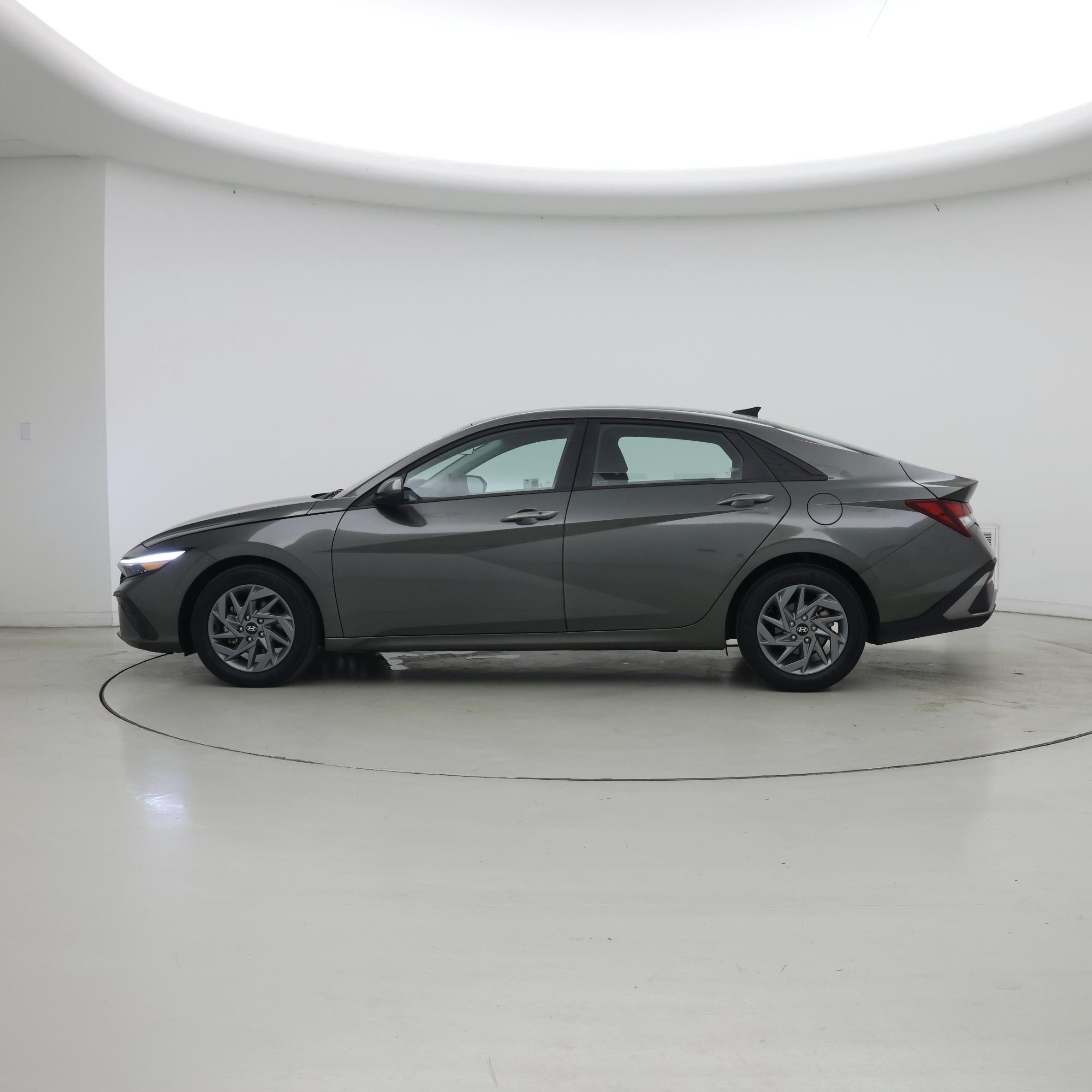 Thumbnail: 2024 Hyundai Elantra - 3