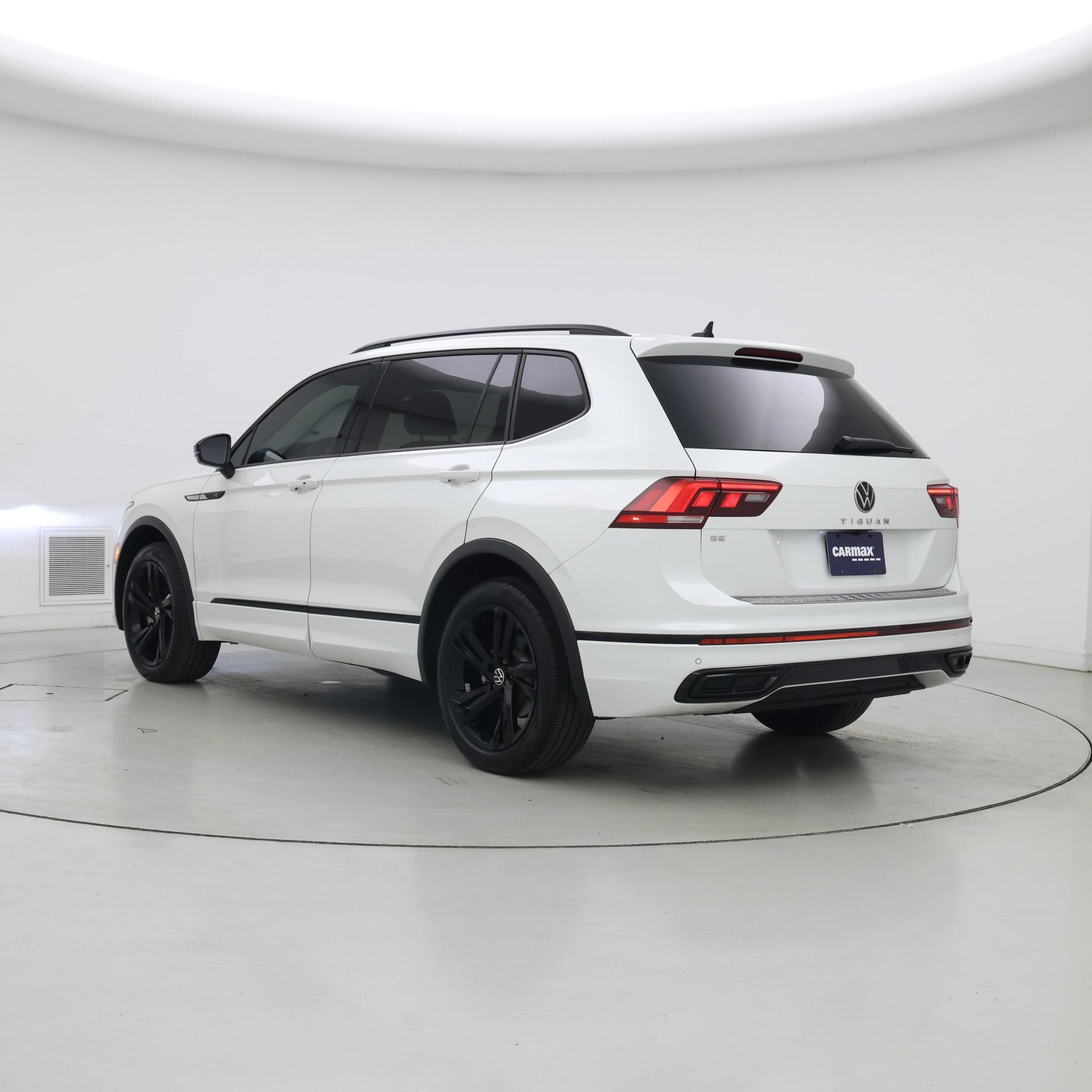 Thumbnail: 2023 Volkswagen Tiguan - 2