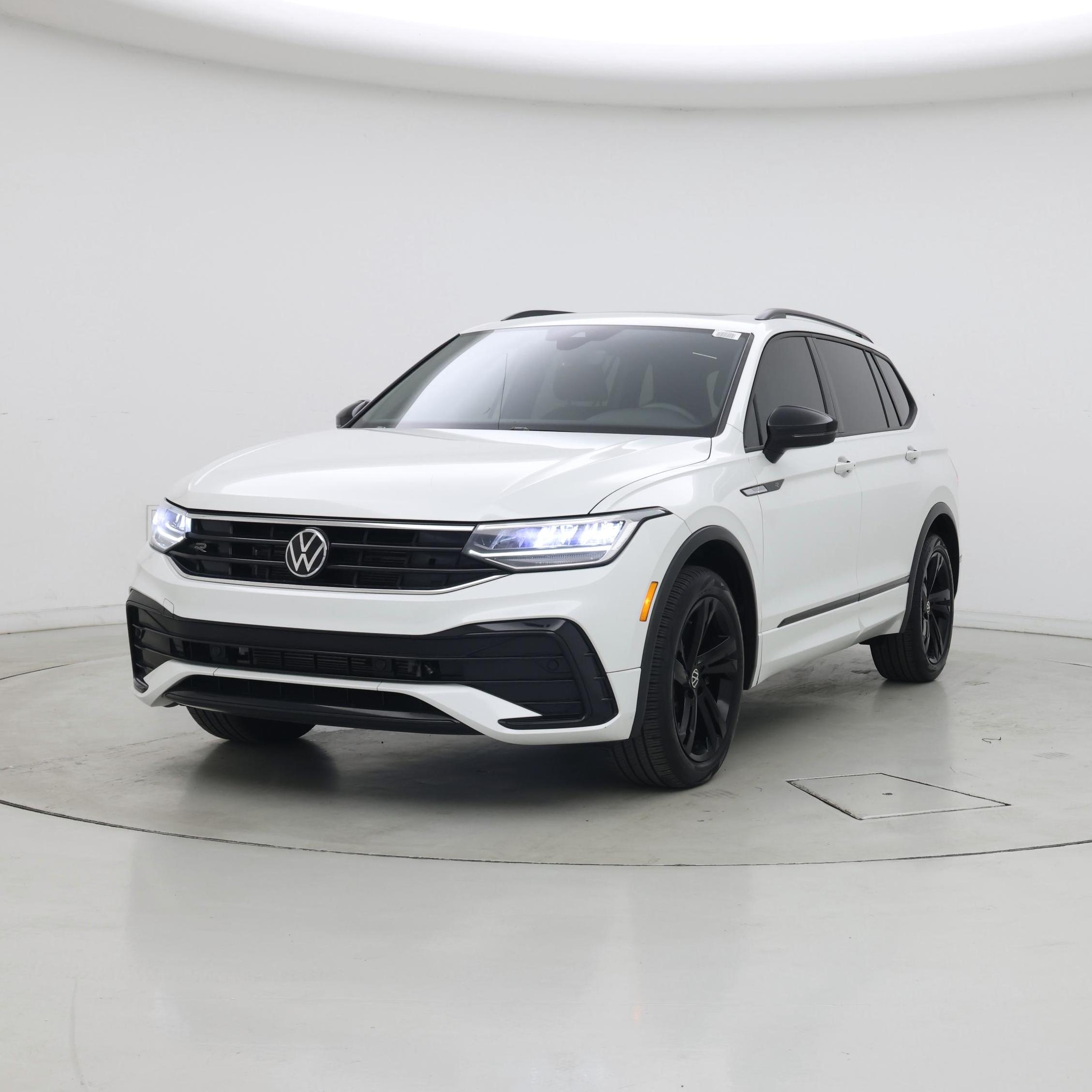 Thumbnail: 2023 Volkswagen Tiguan - 4