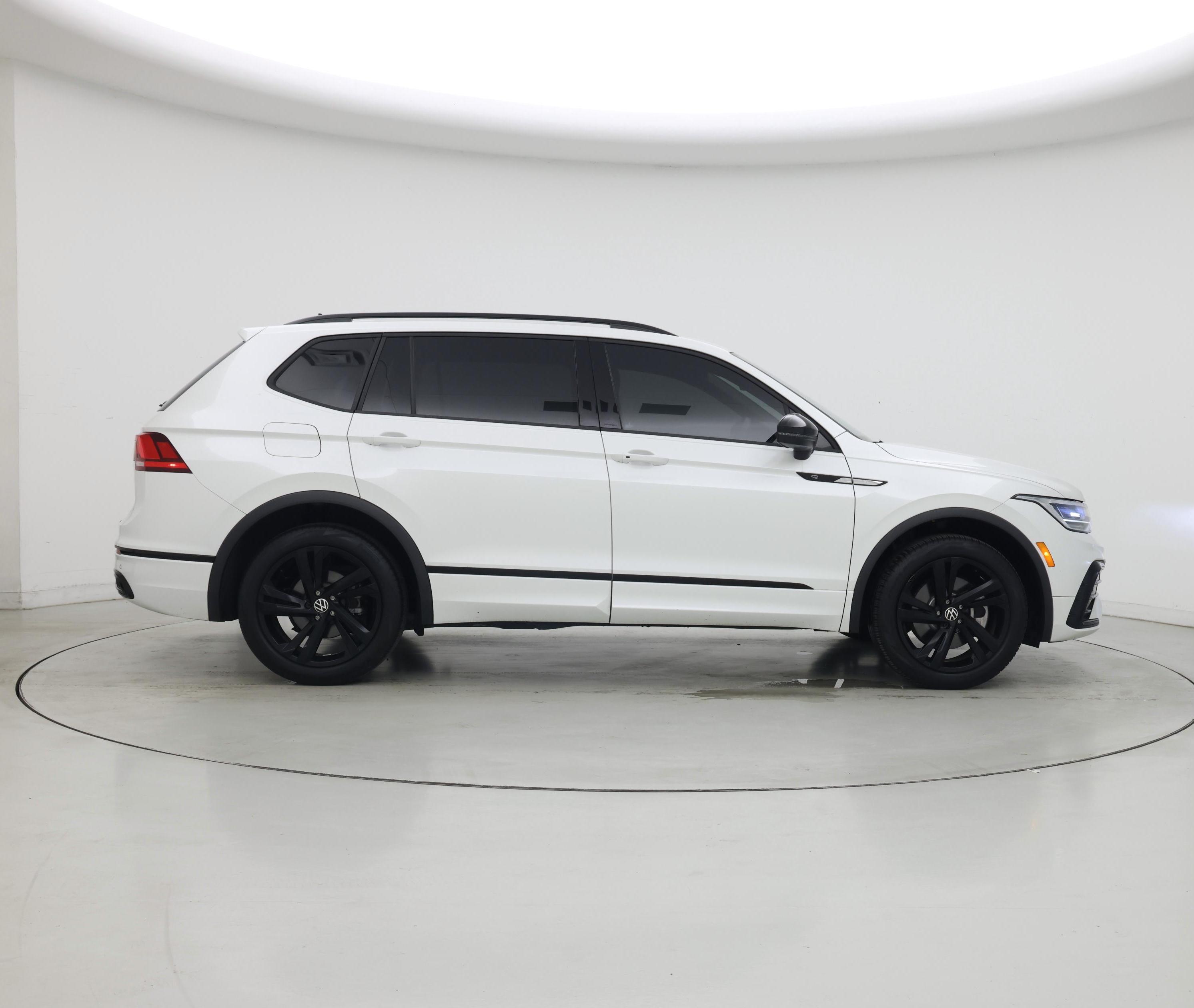 Thumbnail: 2023 Volkswagen Tiguan - 7