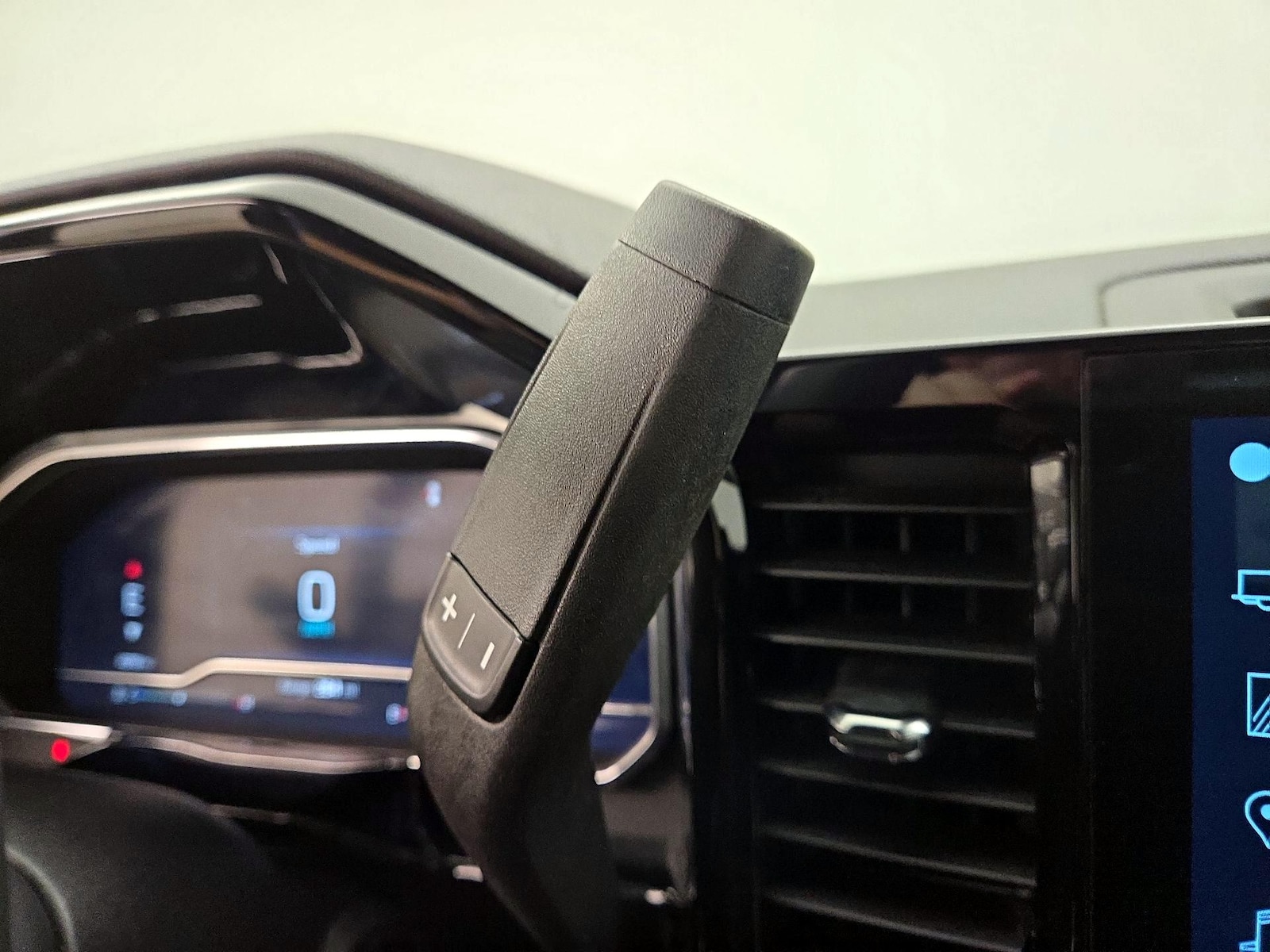 2023 Chevrolet Silverado 1500 LT - Photo 18