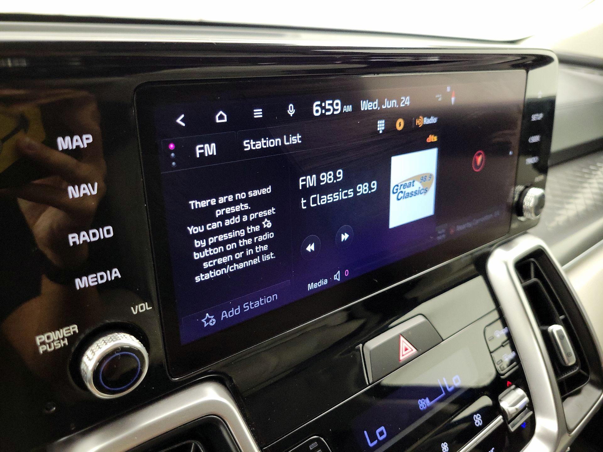 Thumbnail: 2023 Kia Sorento - 16