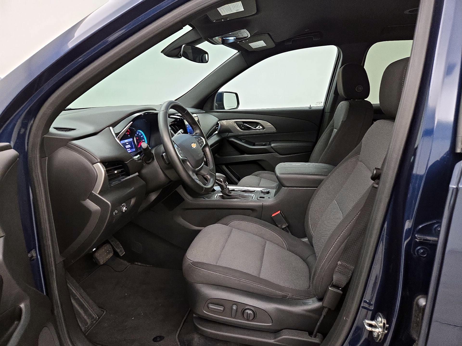 Thumbnail: 2023 Chevrolet Traverse - 11