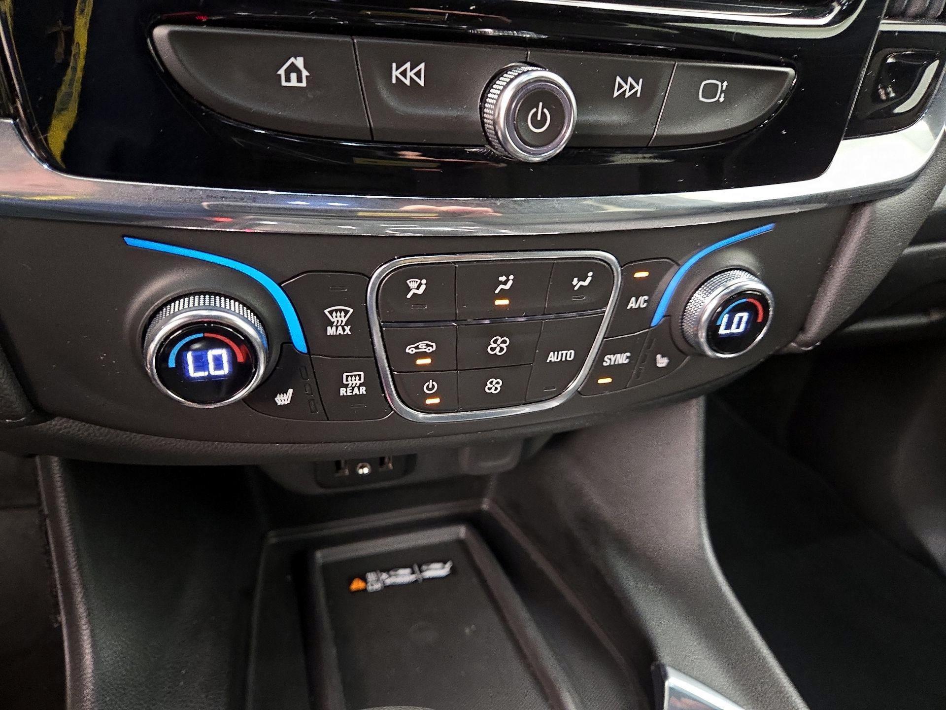 Thumbnail: 2023 Chevrolet Traverse - 16