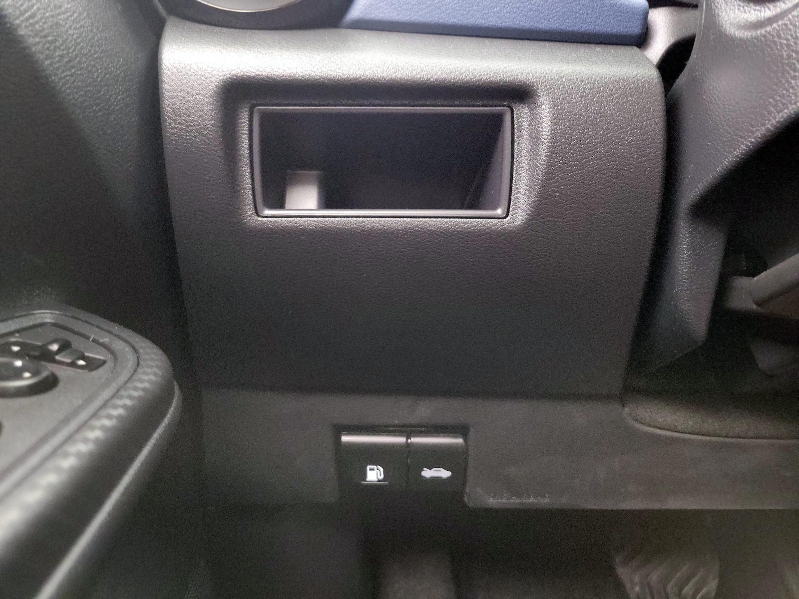 2025 Nissan Versa Sedan SV - Photo 14