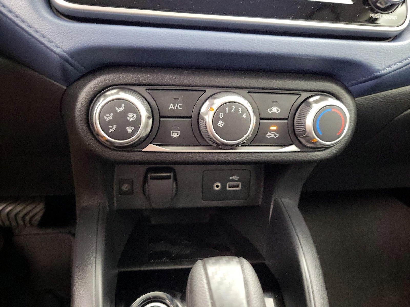 2025 Nissan Versa Sedan SV - Photo 17