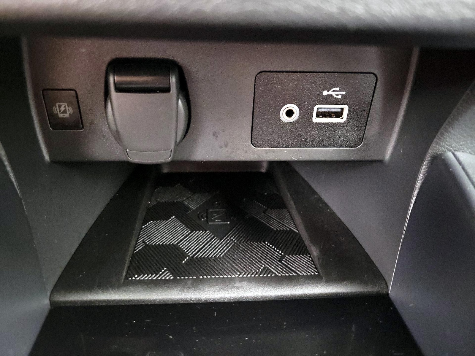 2025 Nissan Versa Sedan SV - Photo 19
