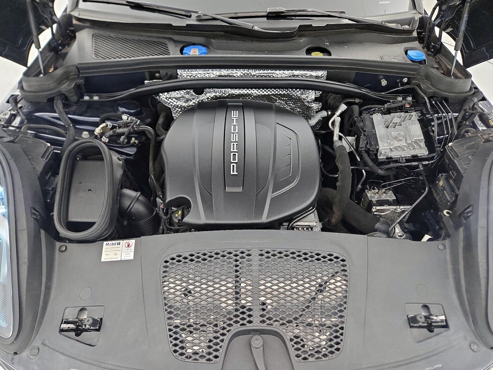 2021 Porsche Macan Base - Photo 24