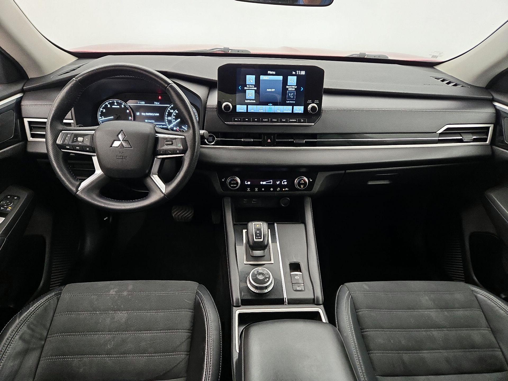 Thumbnail: 2023 Mitsubishi Outlander - 9