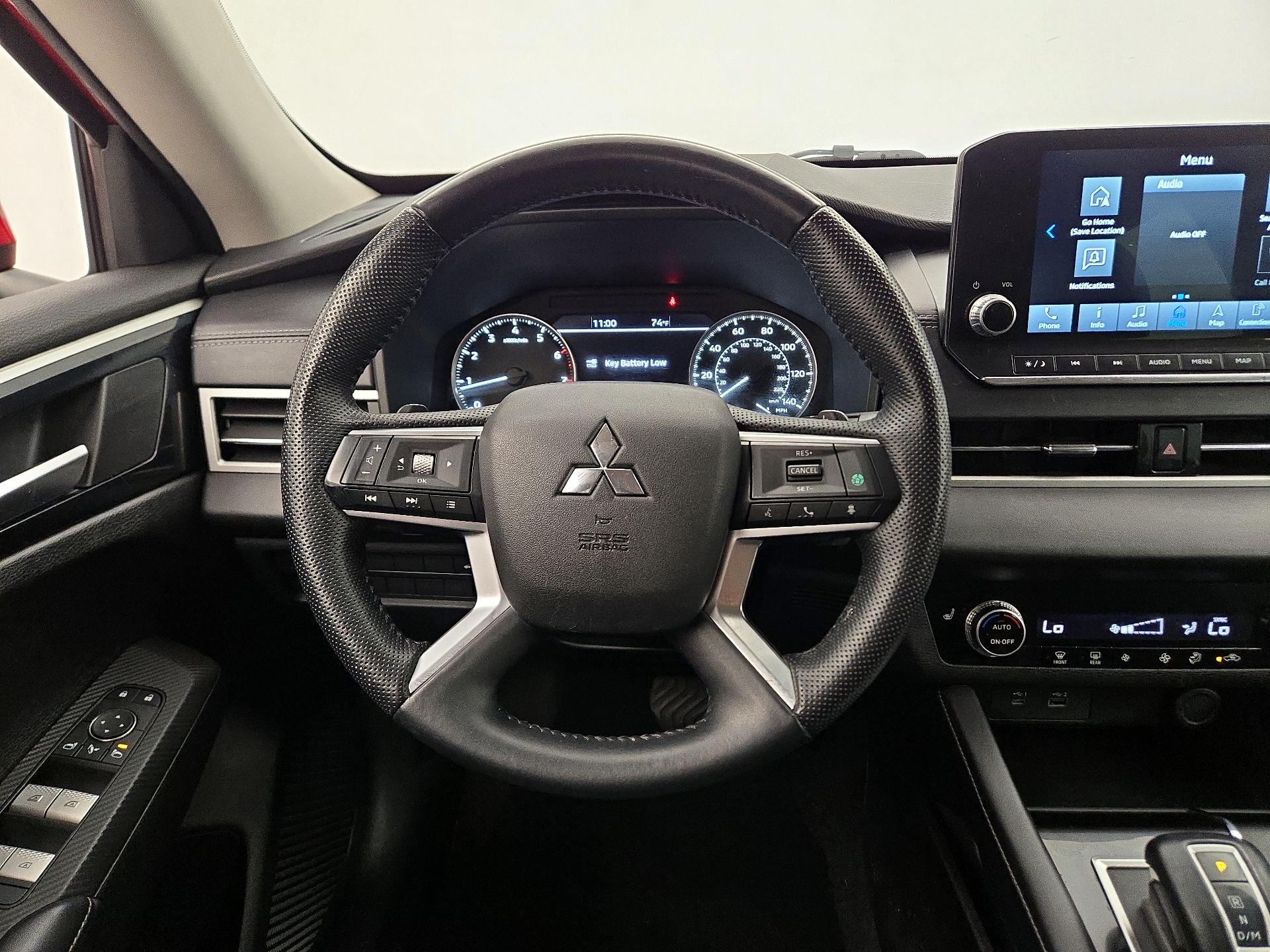 Thumbnail: 2023 Mitsubishi Outlander - 10