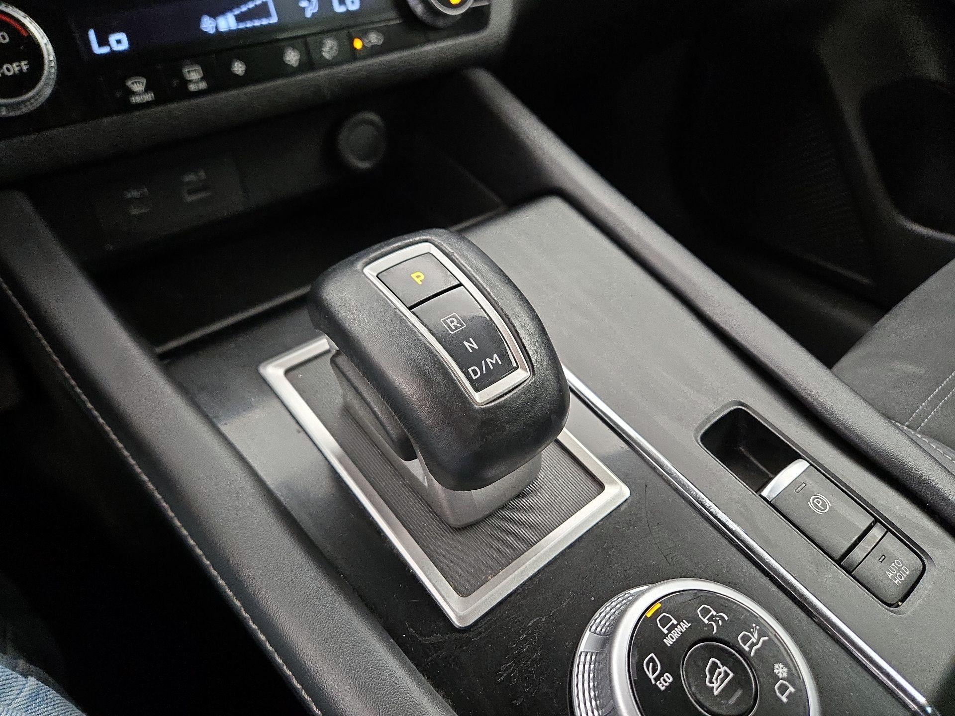 Thumbnail: 2023 Mitsubishi Outlander - 18
