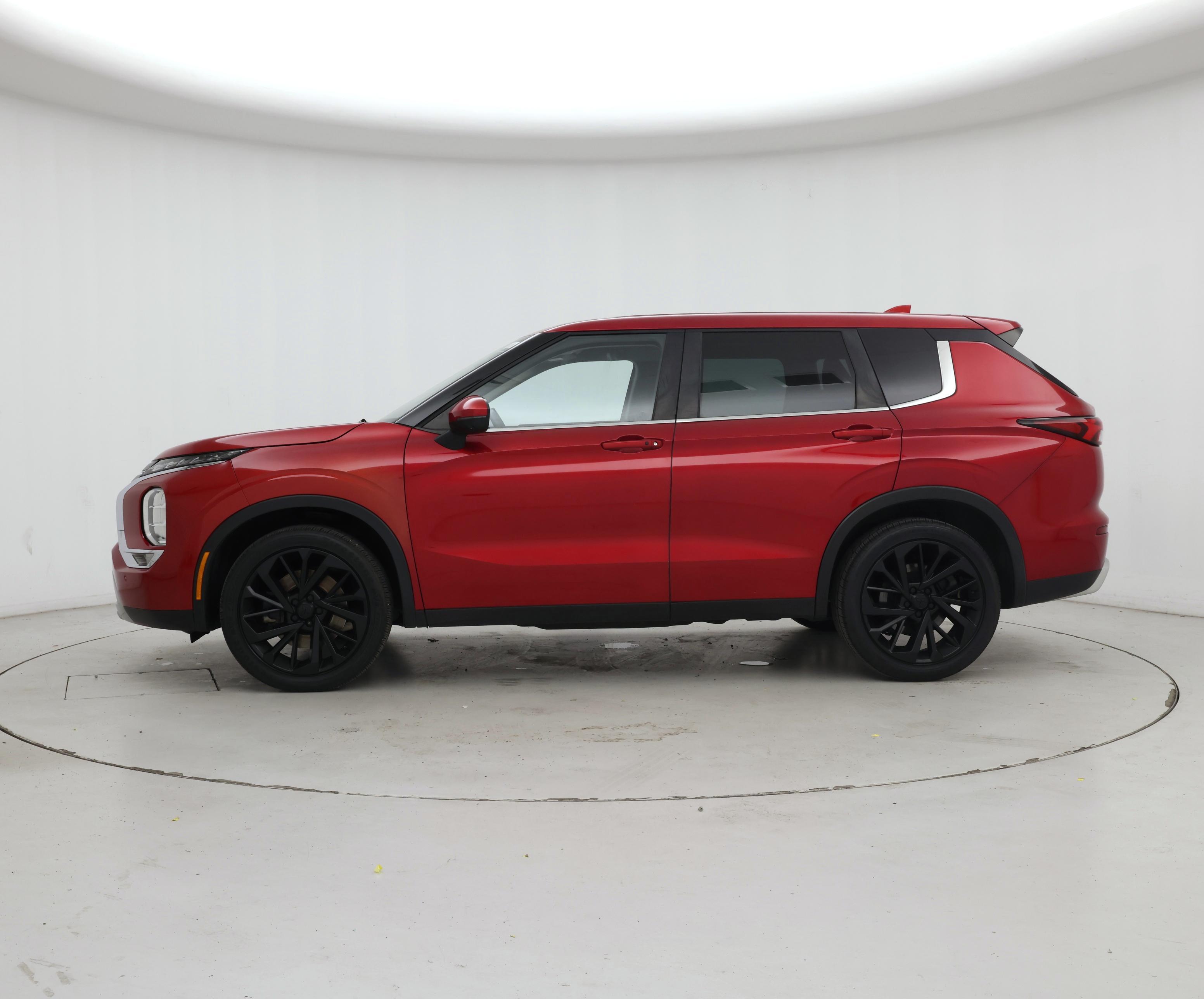 Thumbnail: 2023 Mitsubishi Outlander - 3