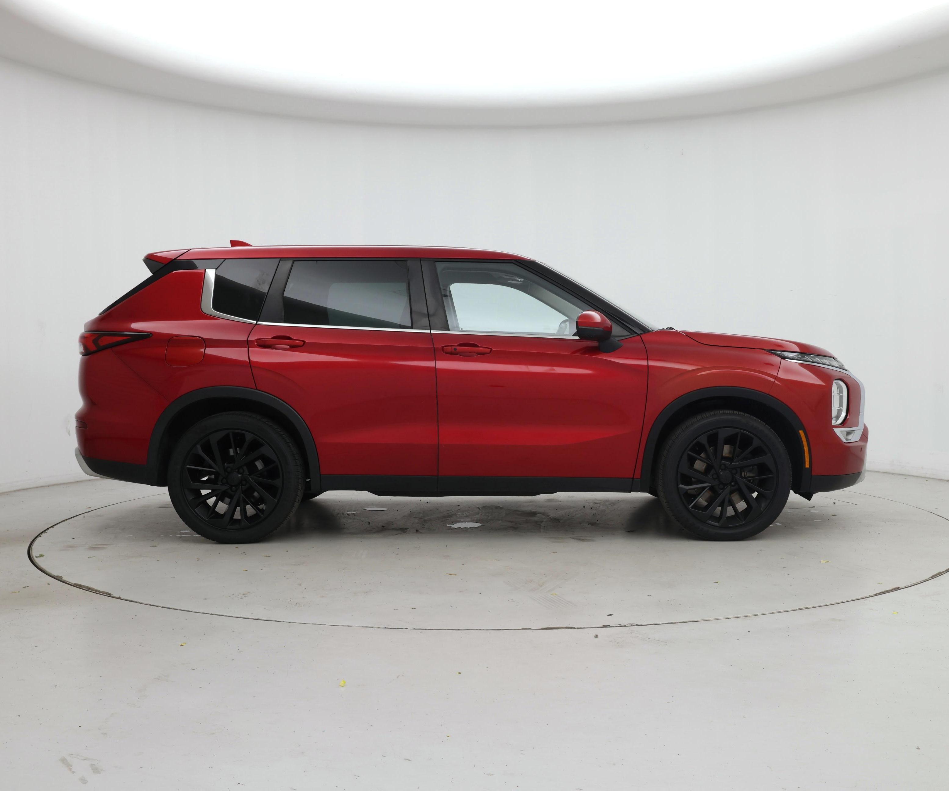 Thumbnail: 2023 Mitsubishi Outlander - 7