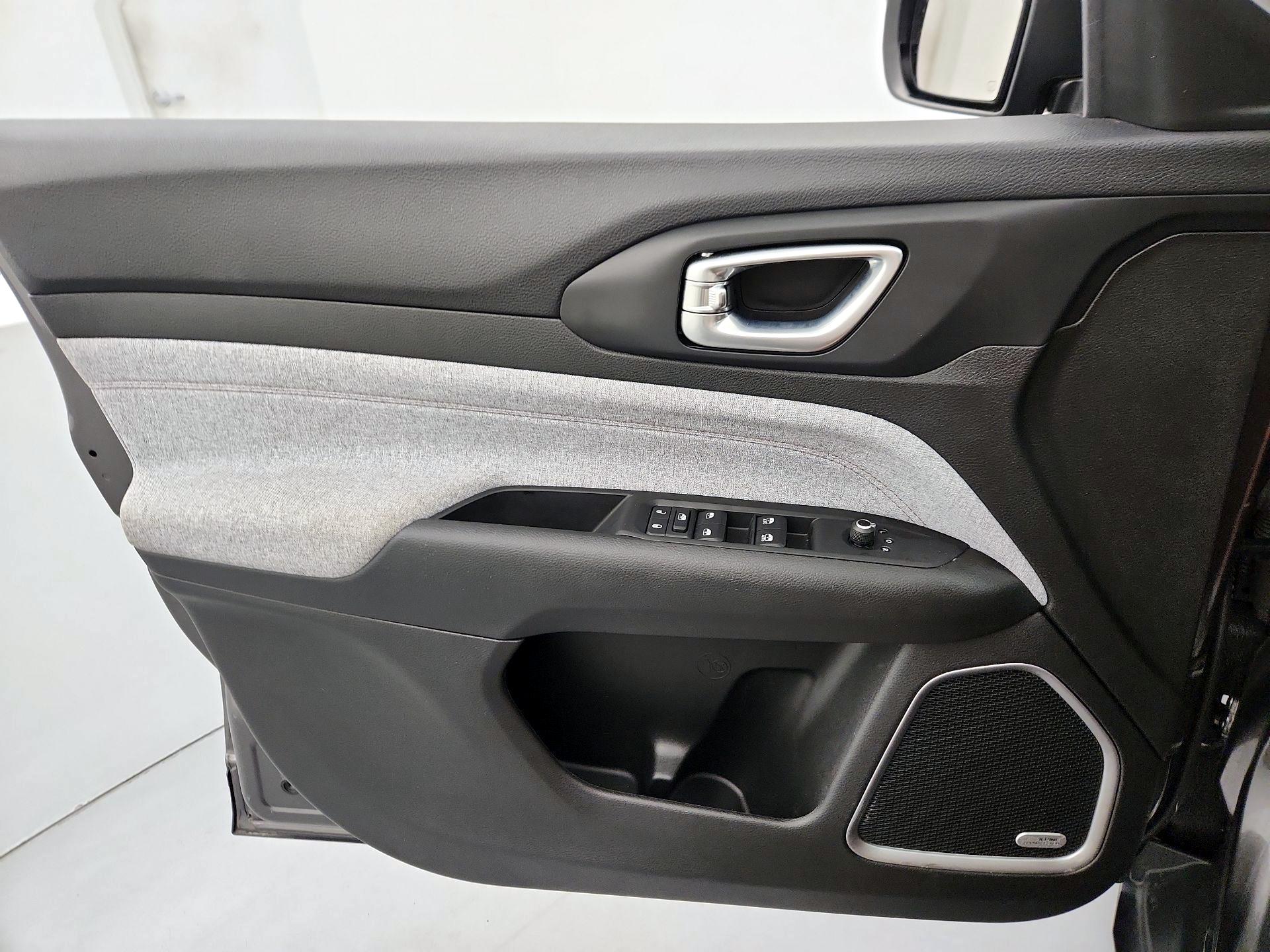 Thumbnail: 2023 Jeep Compass - 12