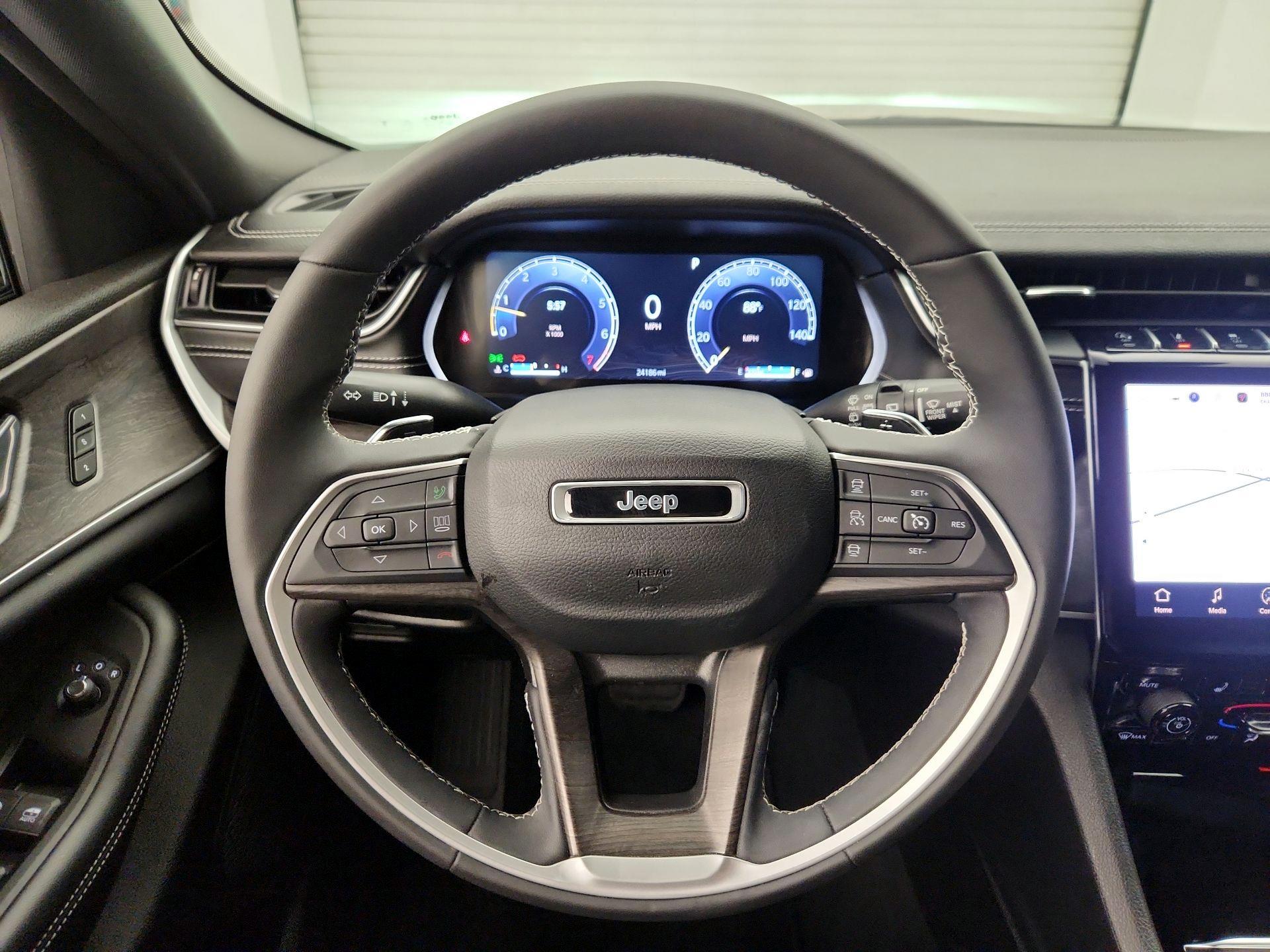 Thumbnail: 2024 Jeep Grand Cherokee - 10