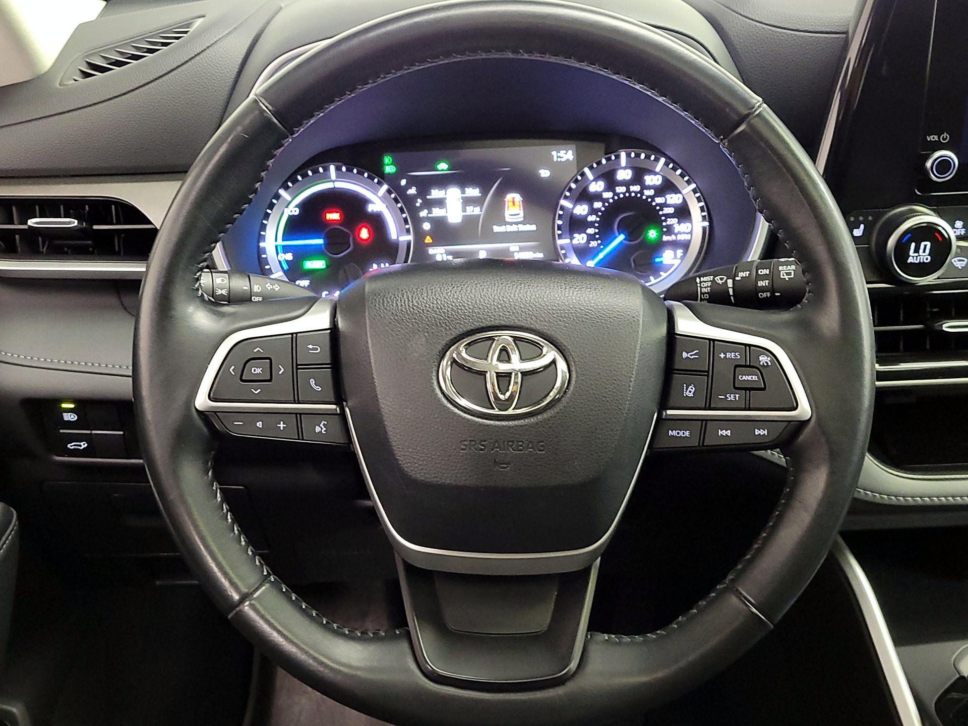 Thumbnail: 2023 Toyota Highlander - 10