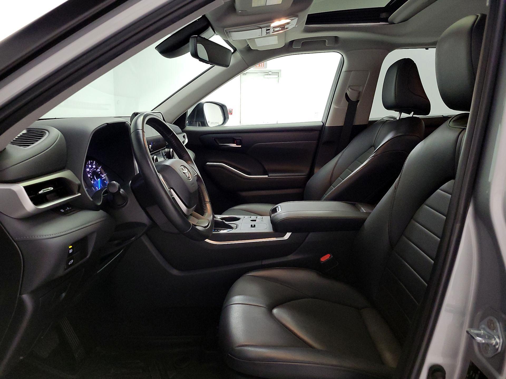 Thumbnail: 2023 Toyota Highlander - 11