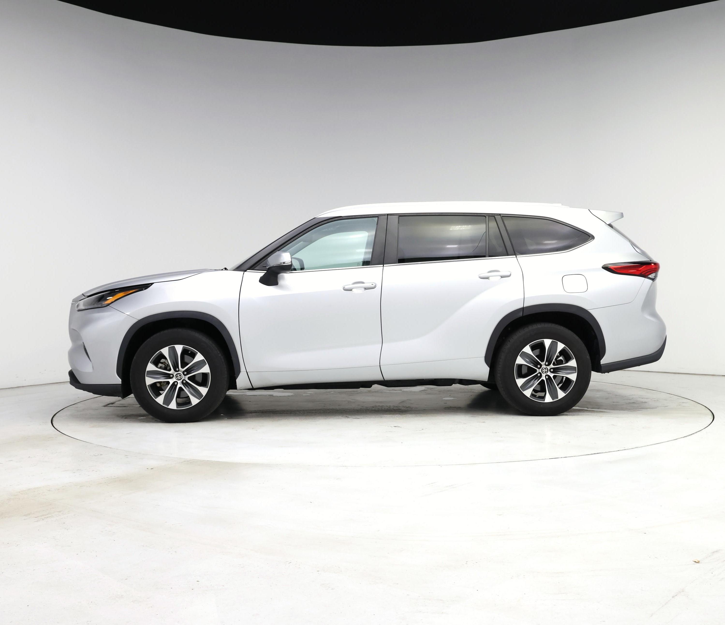 Thumbnail: 2023 Toyota Highlander - 3
