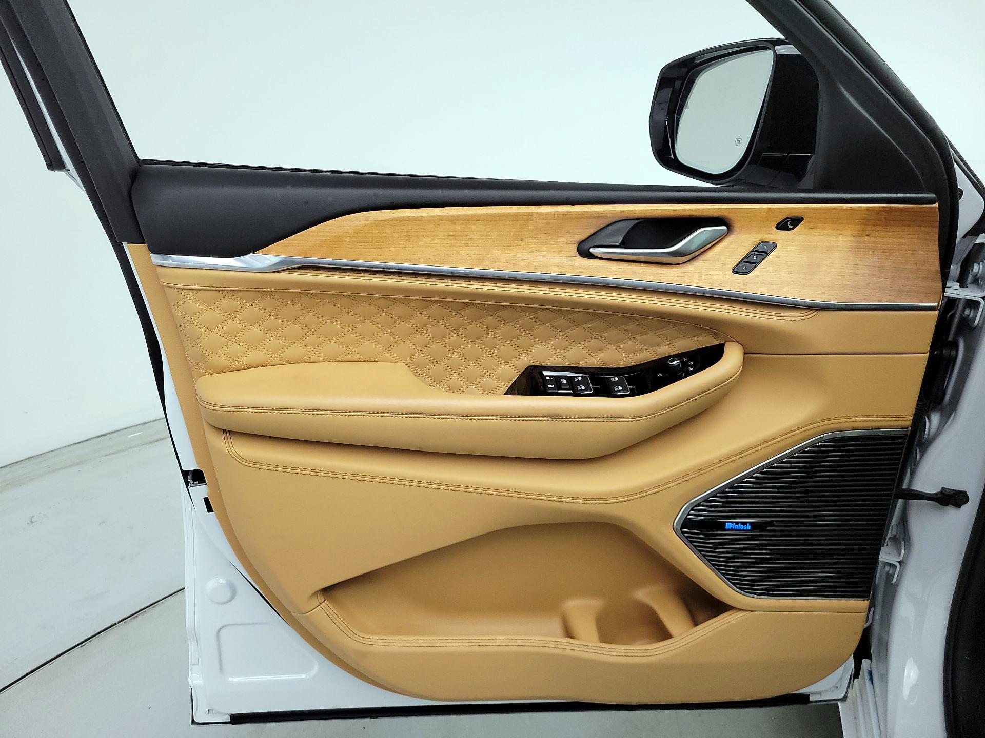 Thumbnail: 2023 Jeep Grand Cherokee L - 12