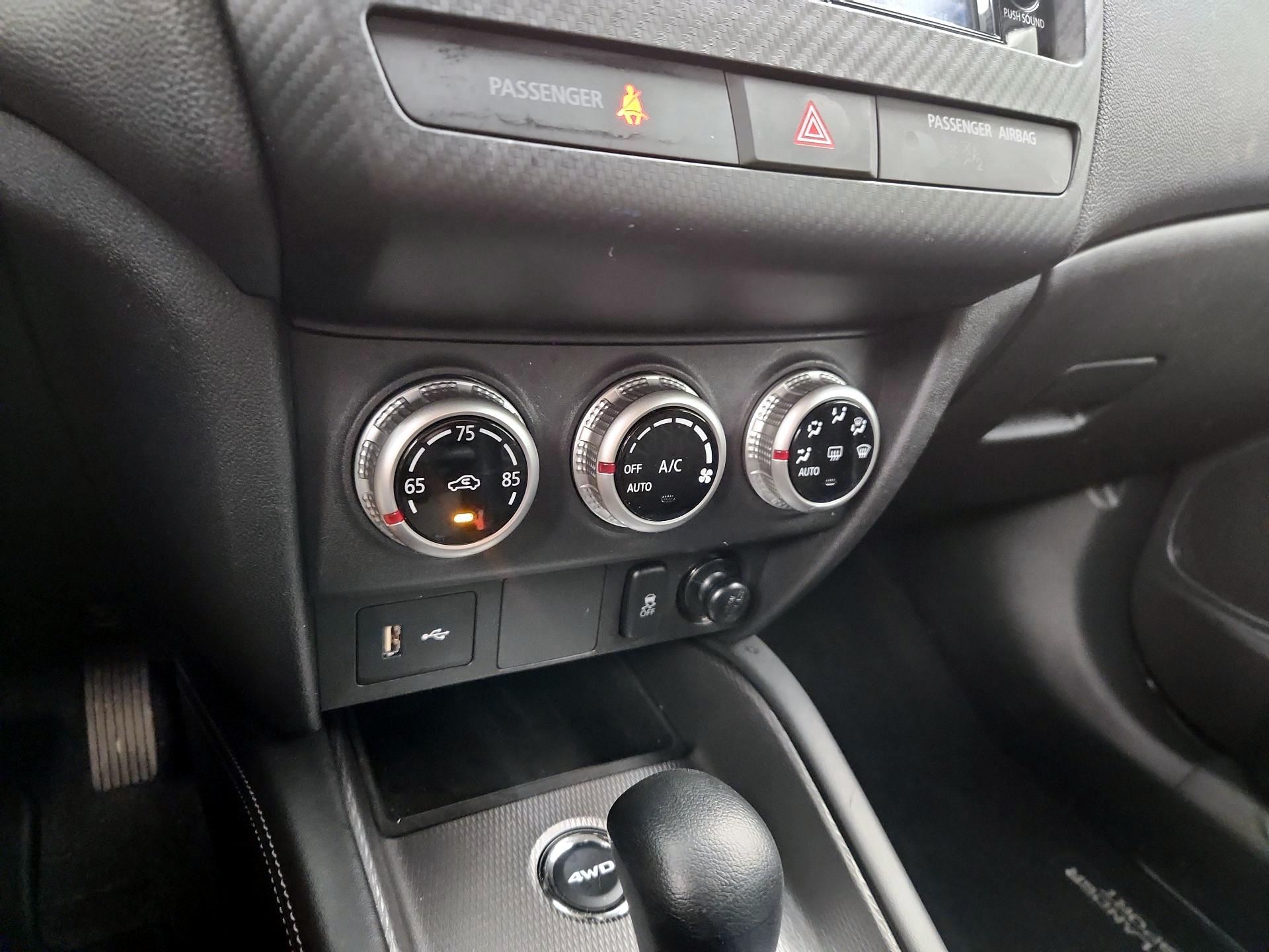 Thumbnail: 2024 Mitsubishi Outlander Sport - 16