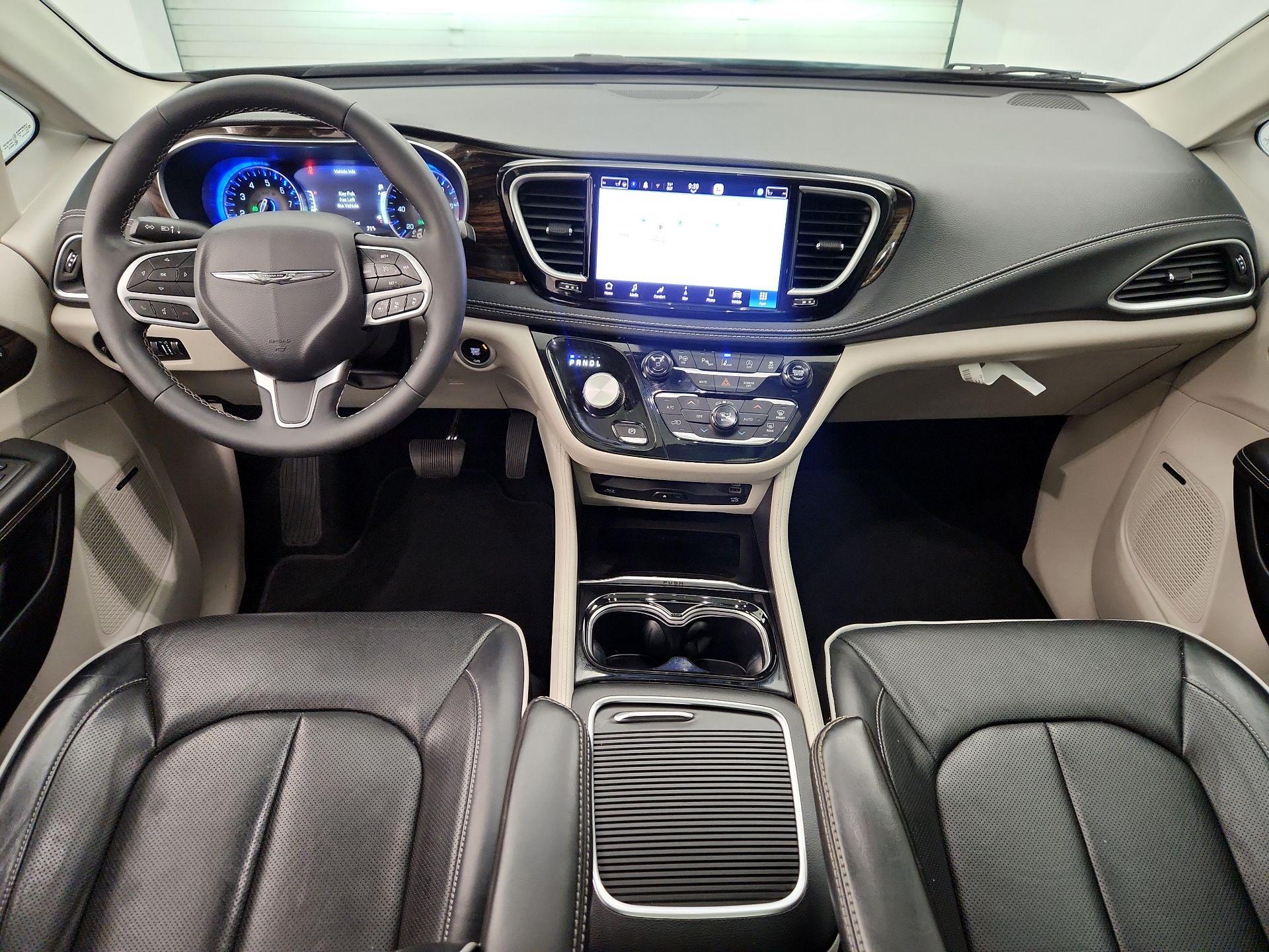 Thumbnail: 2023 Chrysler Pacifica - 9