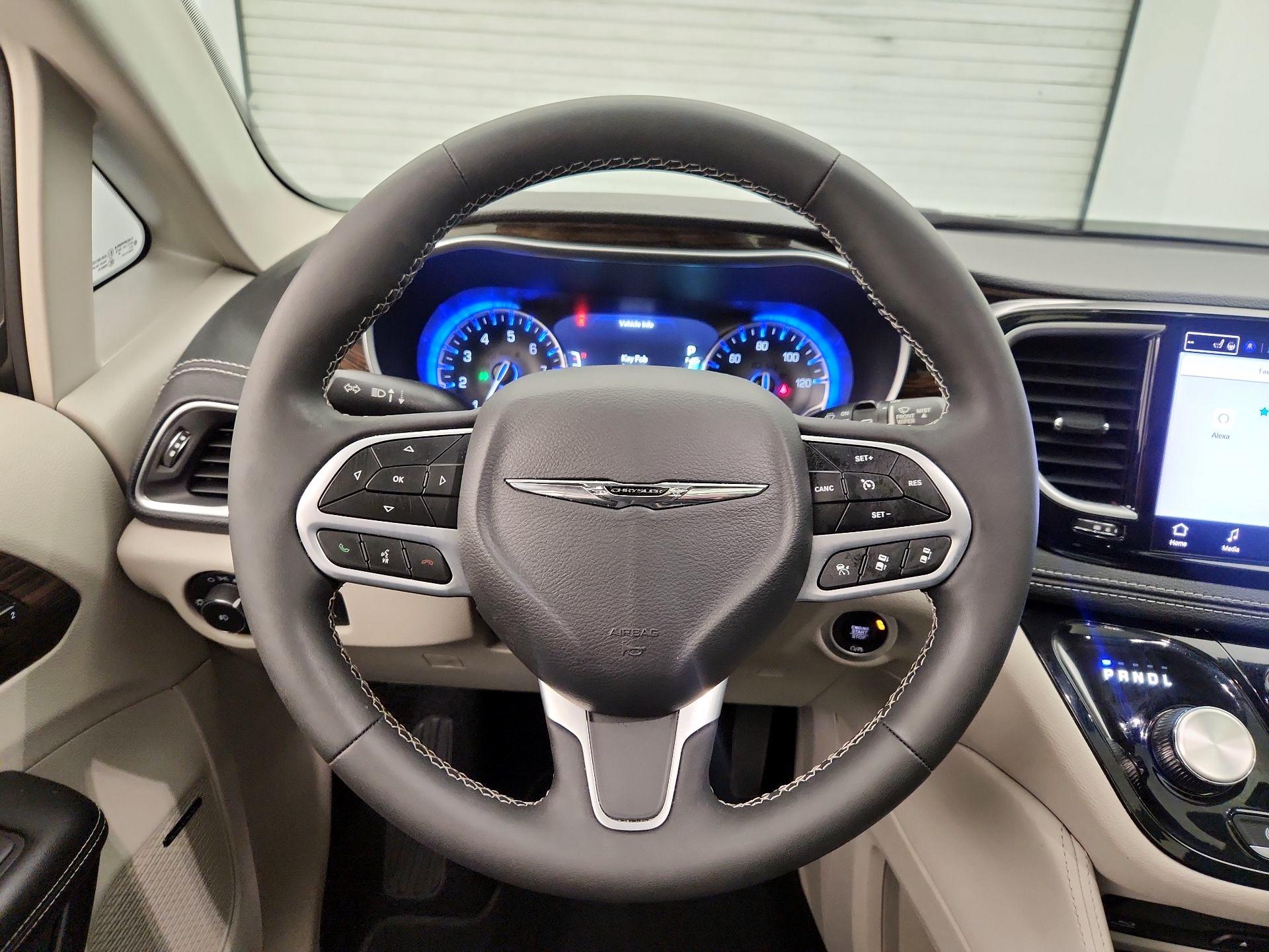 Thumbnail: 2023 Chrysler Pacifica - 10