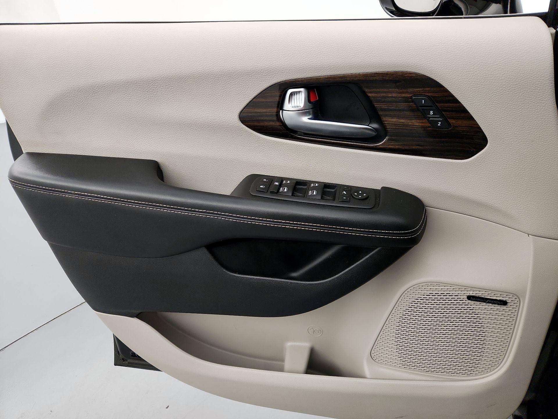 Thumbnail: 2023 Chrysler Pacifica - 12