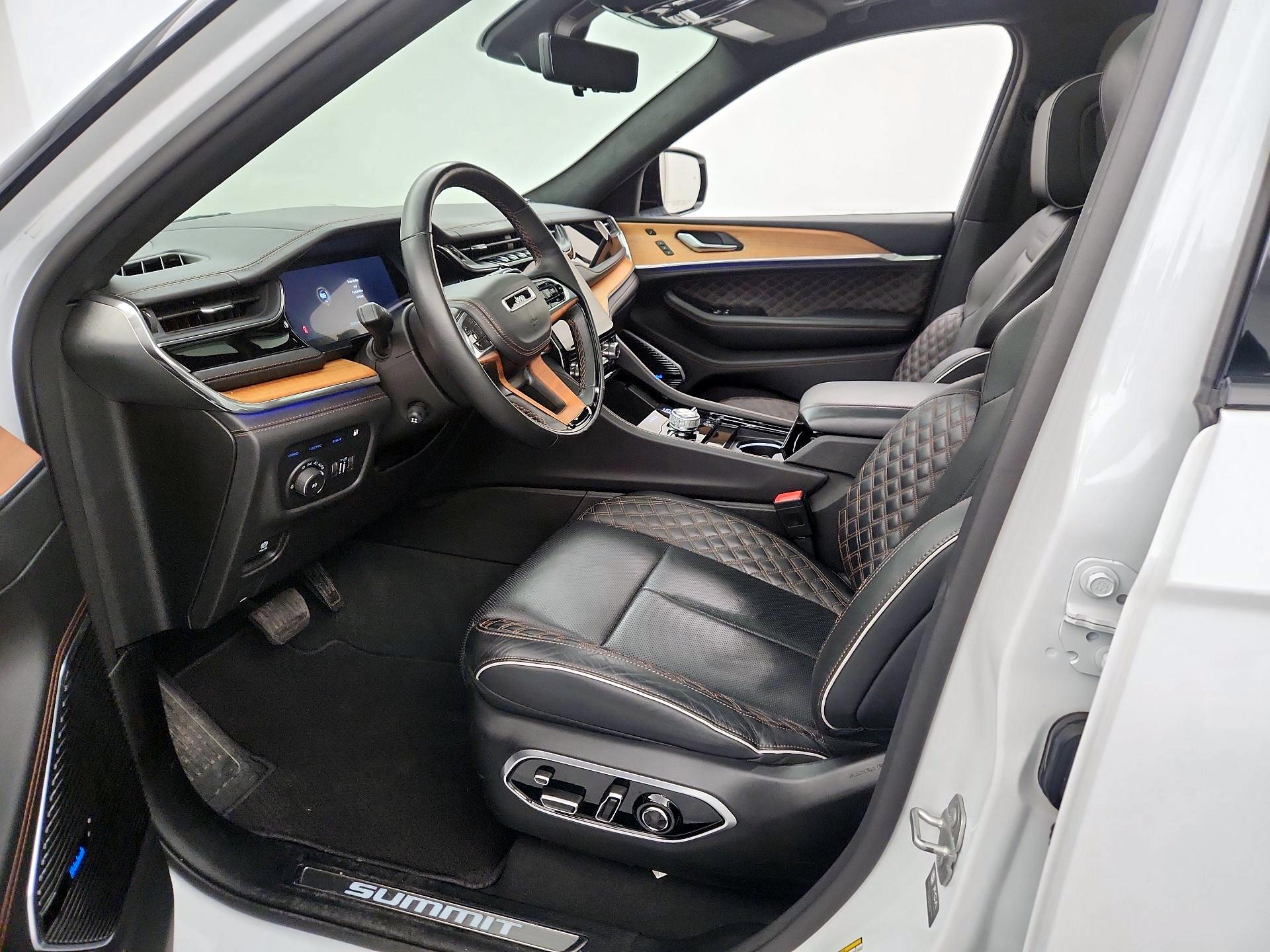 Thumbnail: 2022 Jeep Grand Cherokee - 11