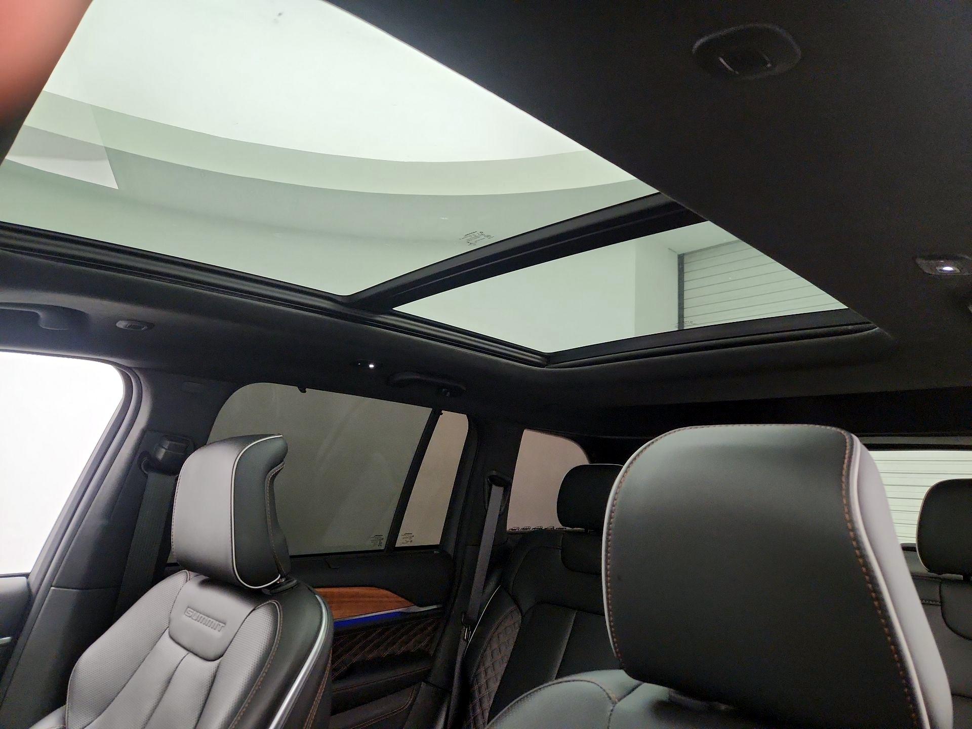 Thumbnail: 2022 Jeep Grand Cherokee - 20