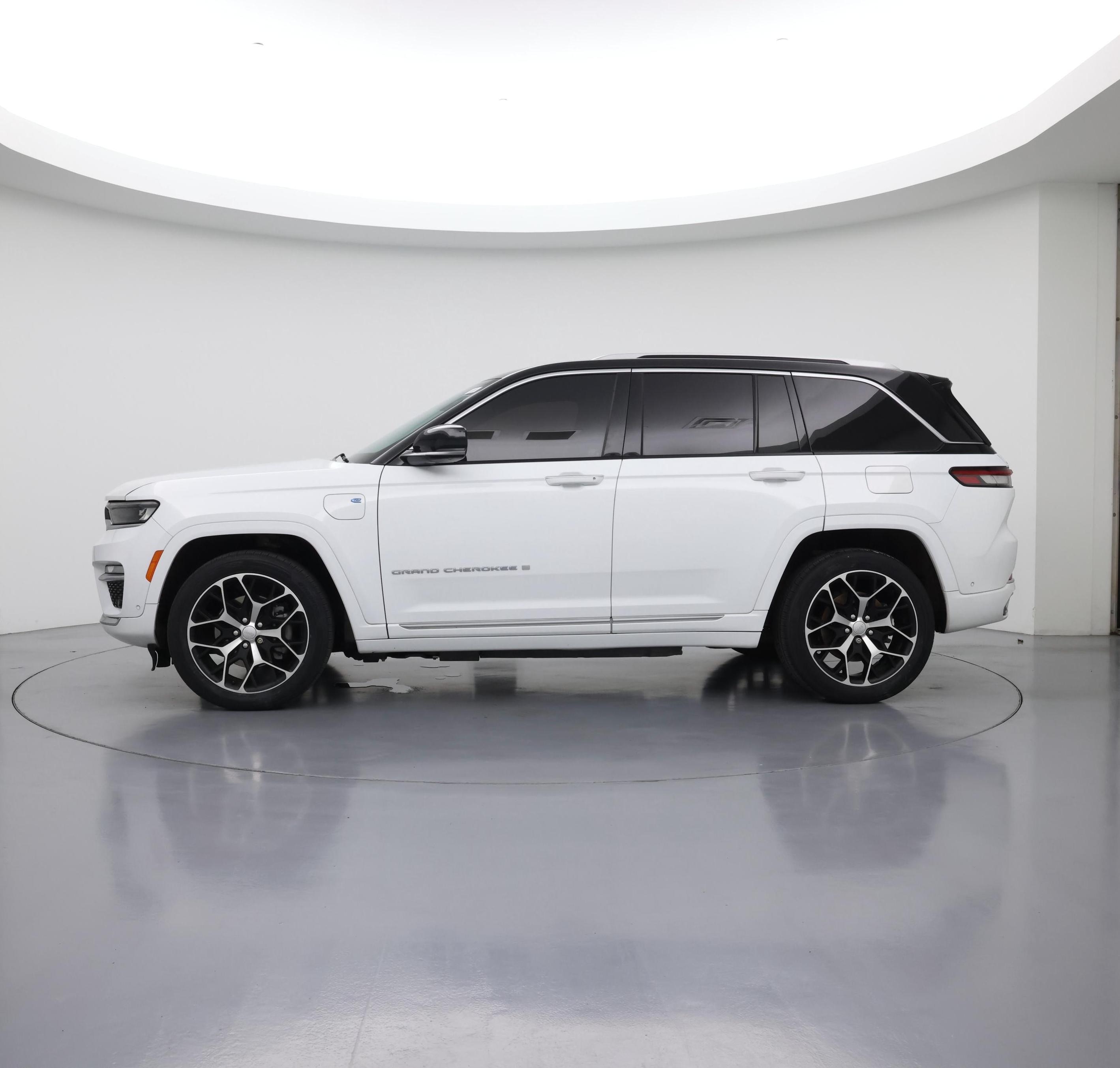 Thumbnail: 2022 Jeep Grand Cherokee - 3