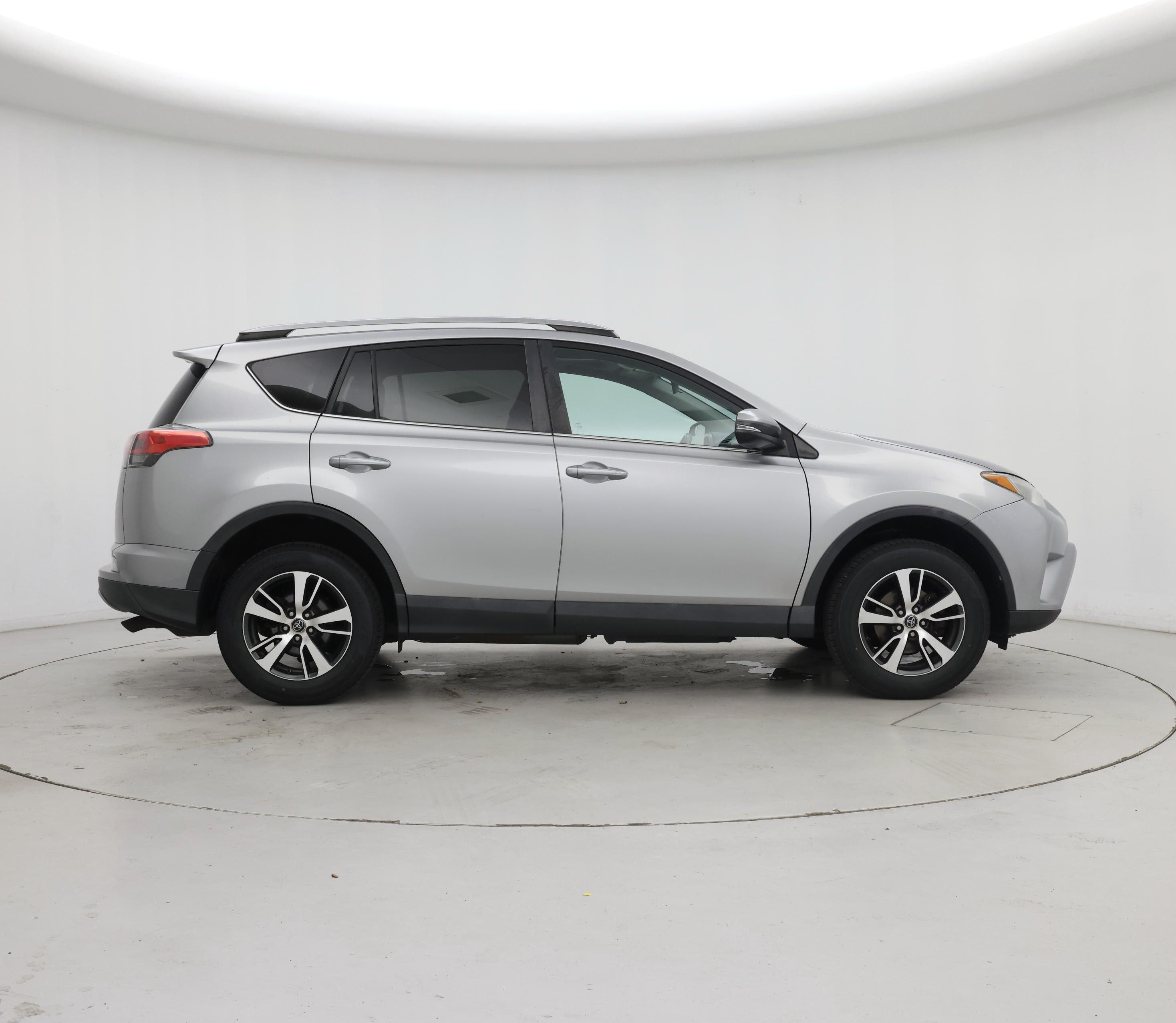 Thumbnail: 2017 Toyota RAV4 - 7