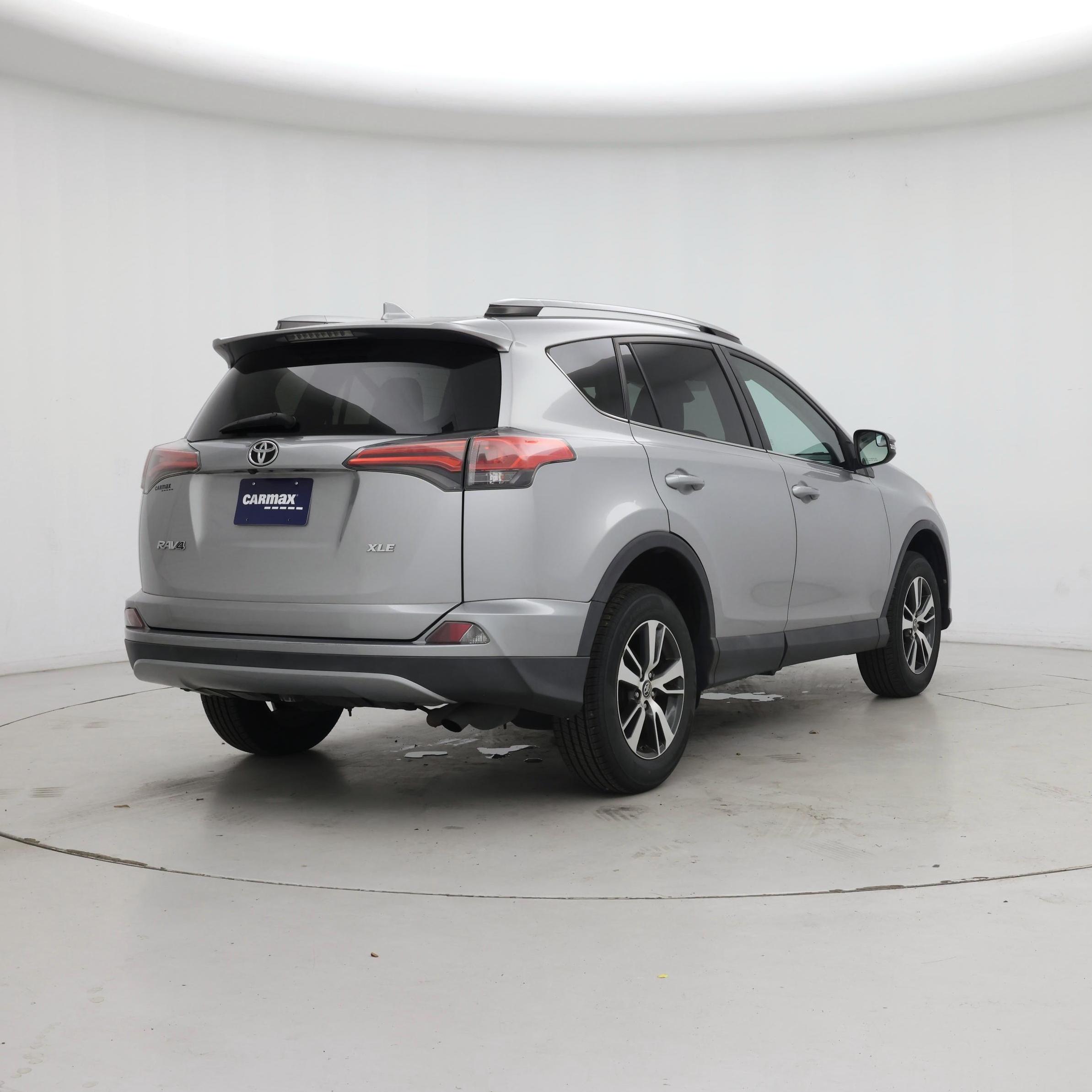 Thumbnail: 2017 Toyota RAV4 - 8