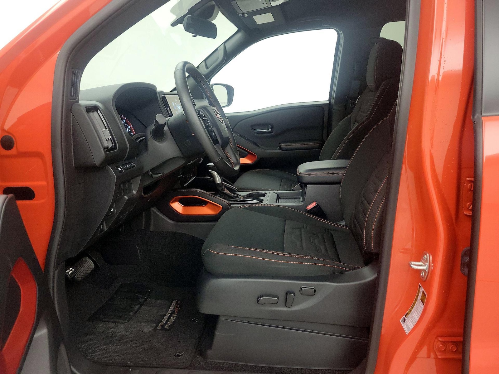 2025 Nissan Frontier PRO-4X - Photo 12