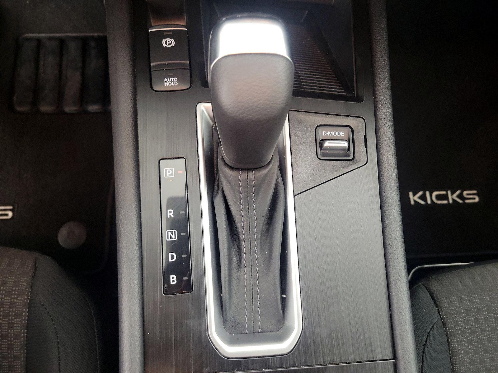 2025 Nissan Kicks S AWD - Photo 18