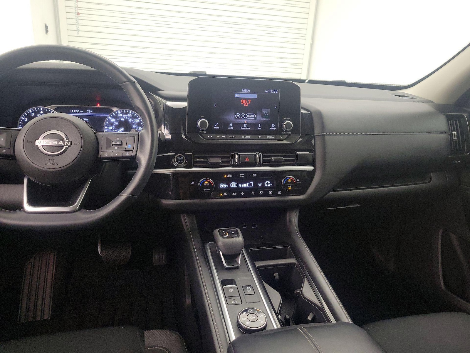 2023 Nissan Pathfinder SV - Photo 10