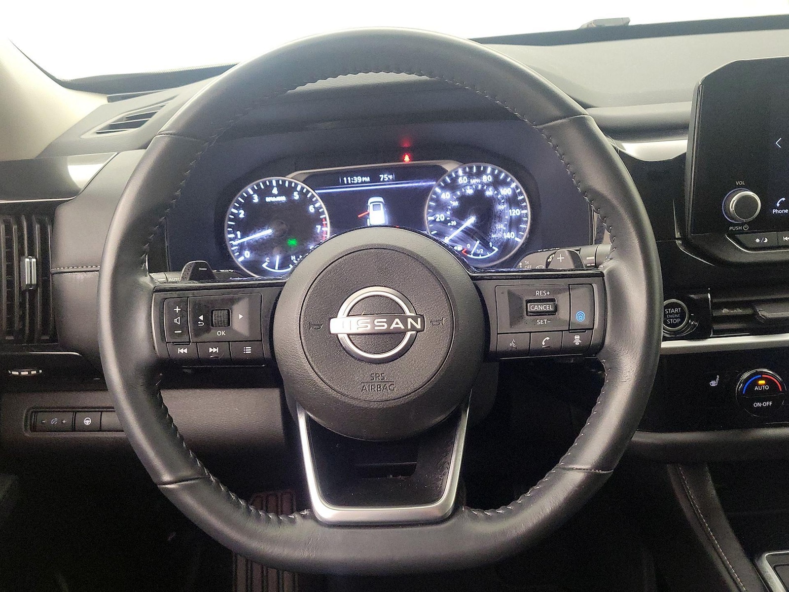 2023 Nissan Pathfinder SV - Photo 11