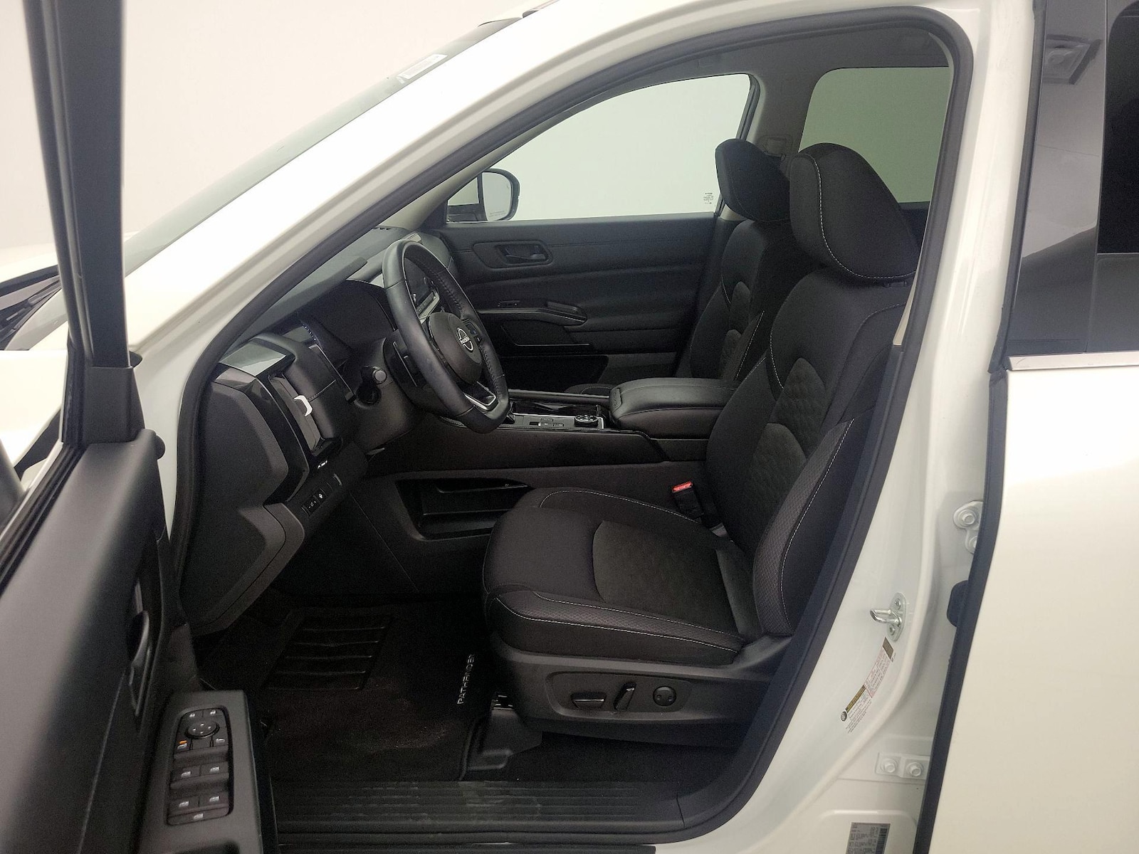 2023 Nissan Pathfinder SV - Photo 12
