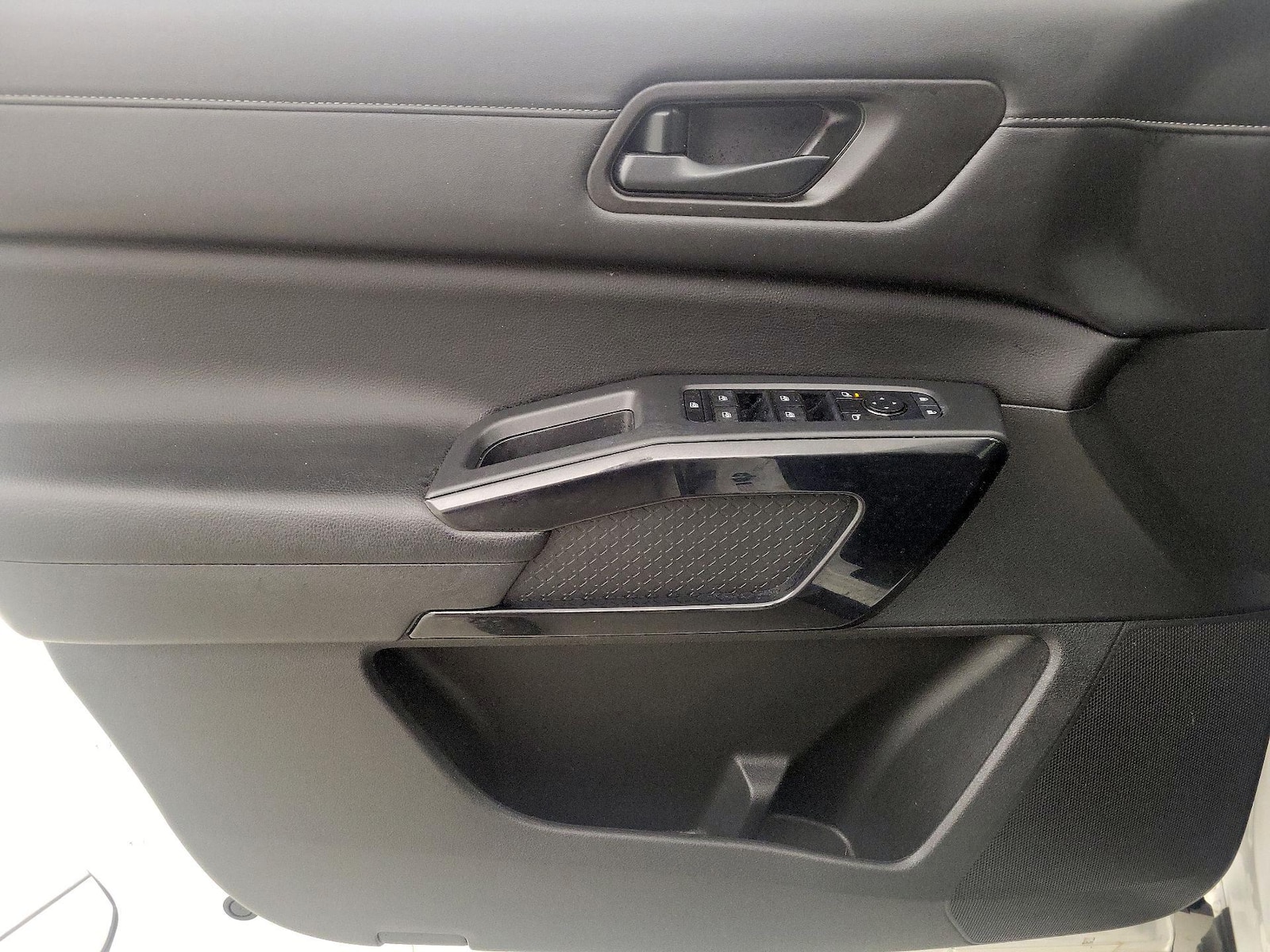2023 Nissan Pathfinder SV - Photo 13