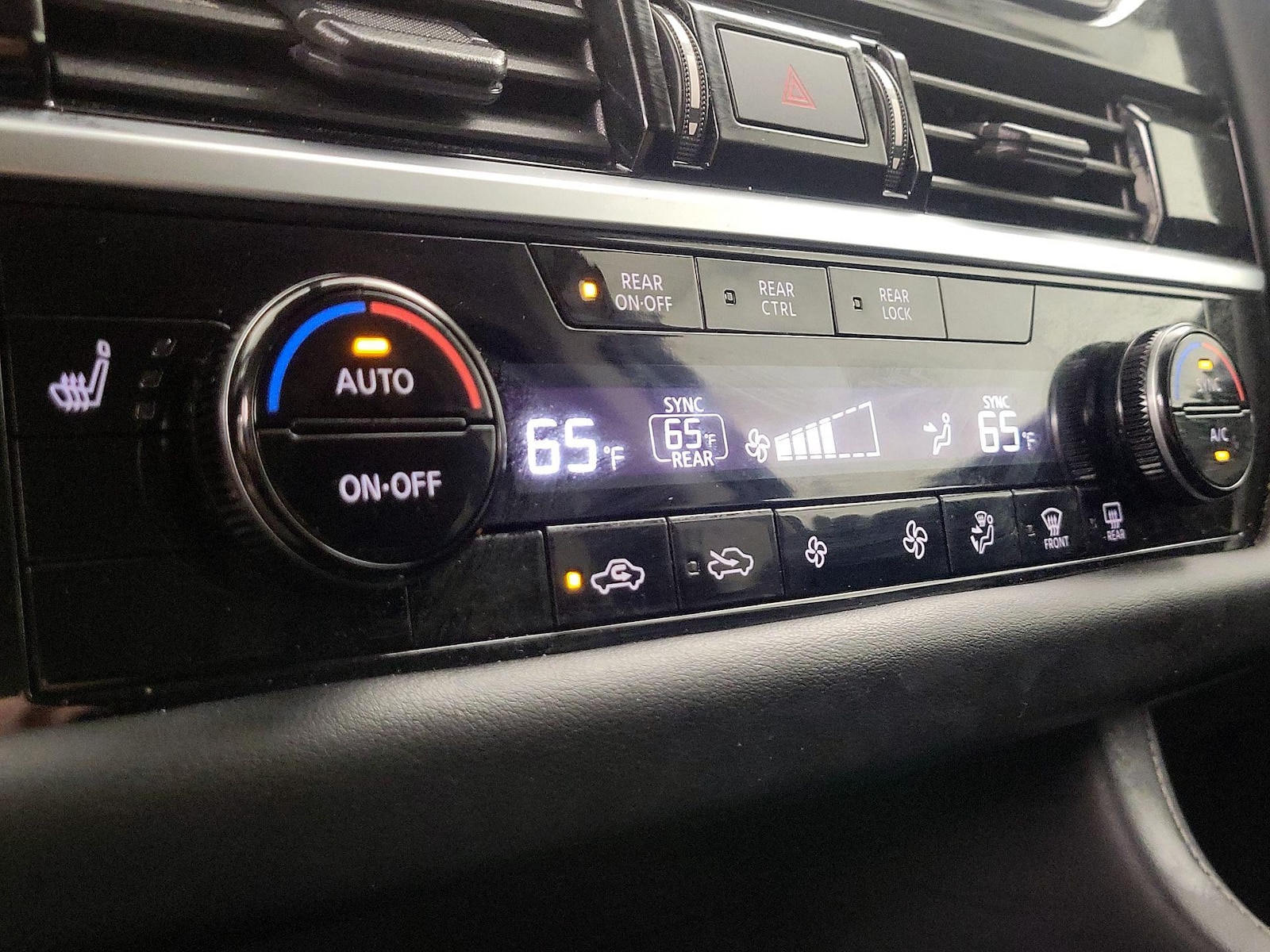 2023 Nissan Pathfinder SV - Photo 17