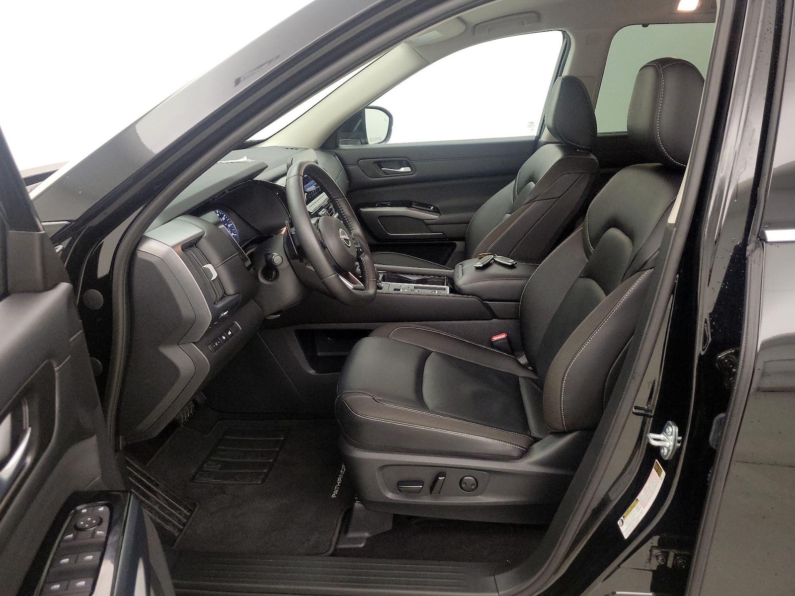 2025 Nissan Pathfinder SL - Photo 12