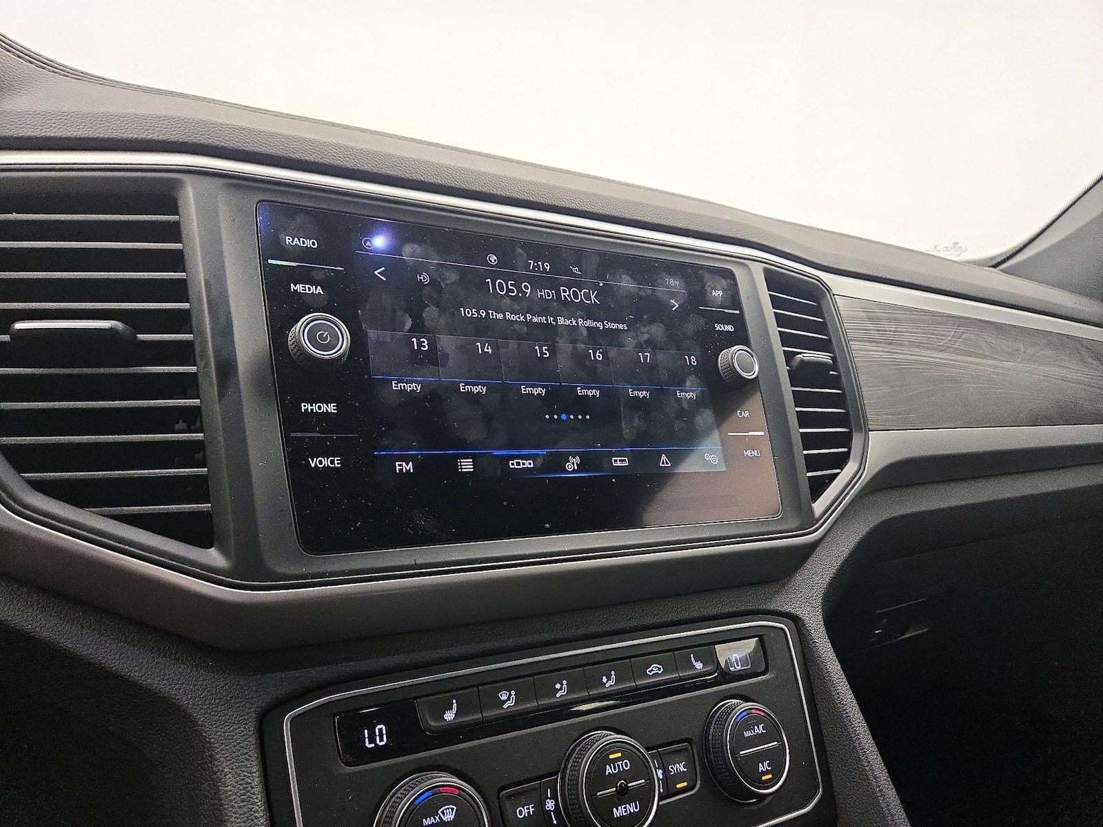 2021 Volkswagen Atlas Cross Sport SE w/Tech - Photo 16