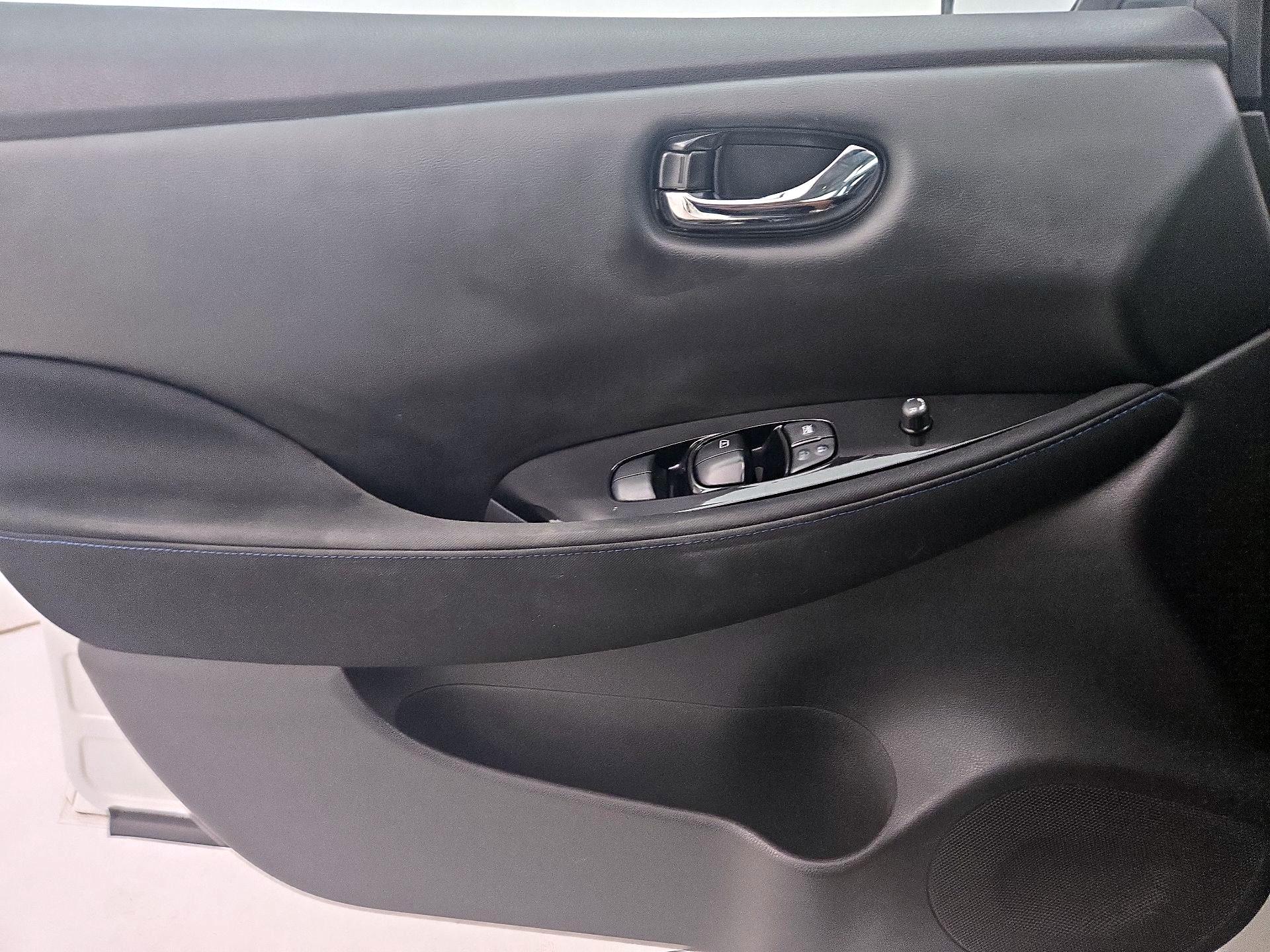 Thumbnail: 2020 Nissan Leaf - 12