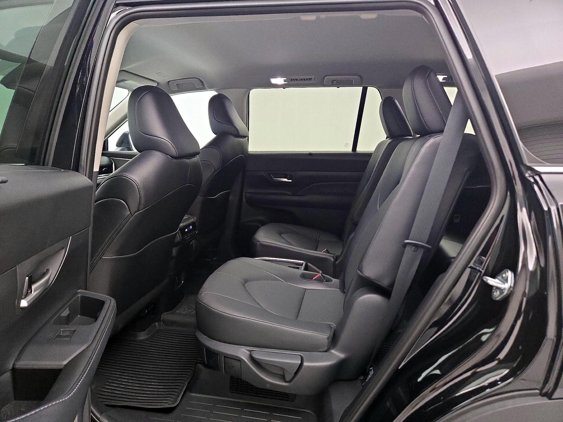 Thumbnail: 2026 Toyota Highlander - 19