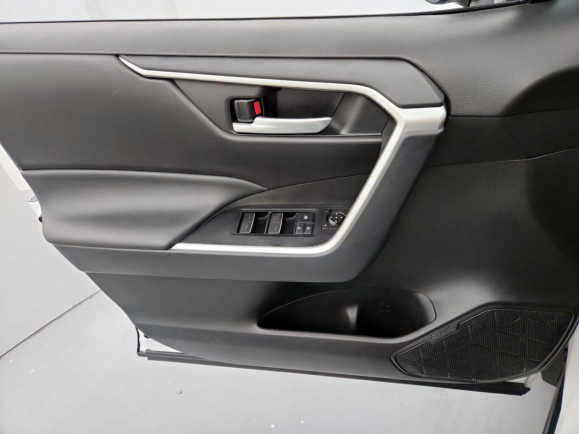 Thumbnail: 2025 Toyota RAV4 - 12