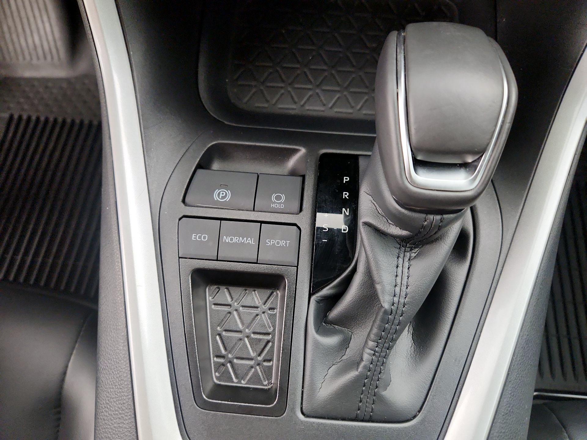 Thumbnail: 2025 Toyota RAV4 - 17